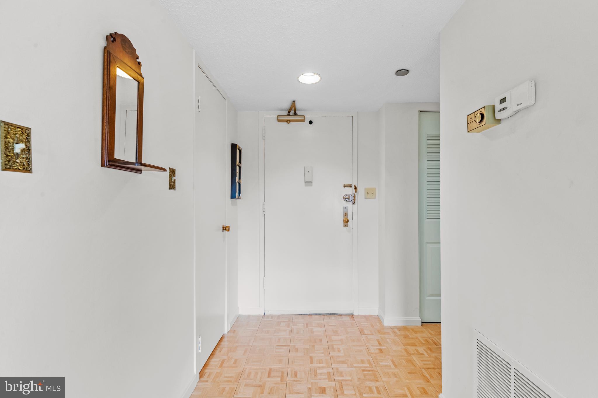 SKYLINE HOUSE - Residential