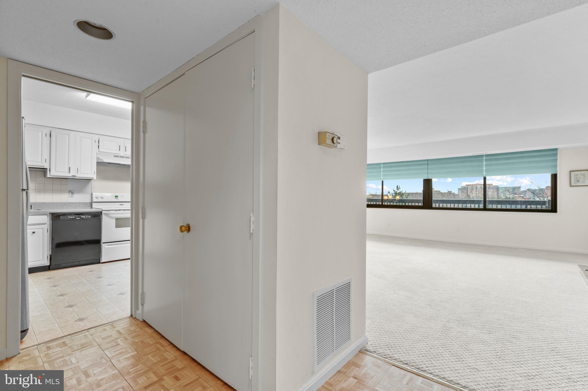 SKYLINE HOUSE - Residential