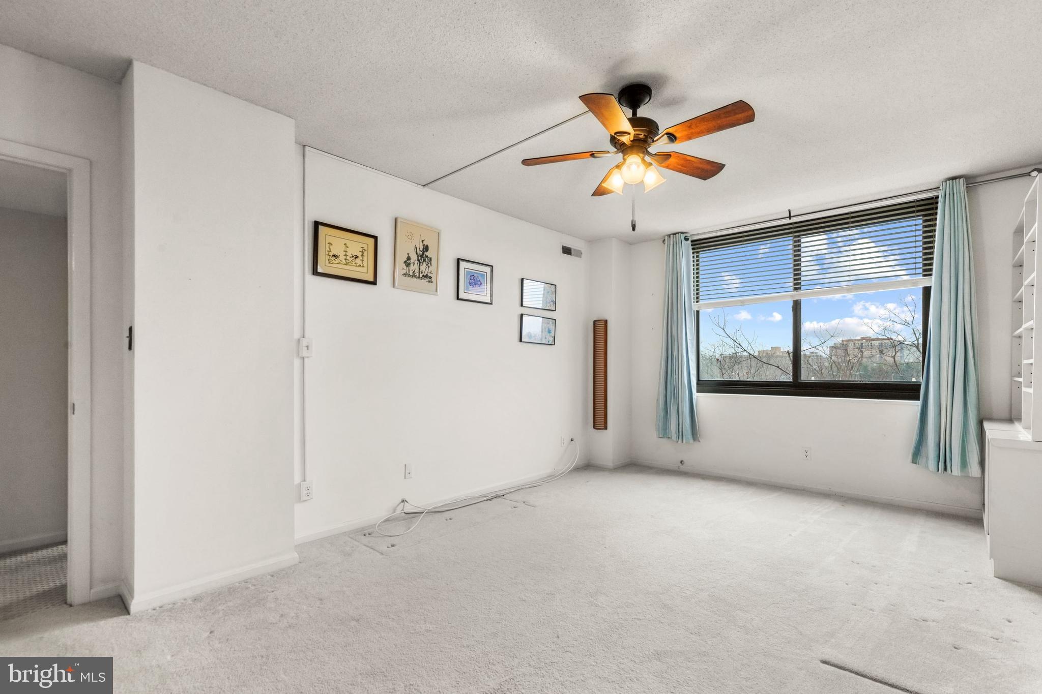 SKYLINE HOUSE - Residential