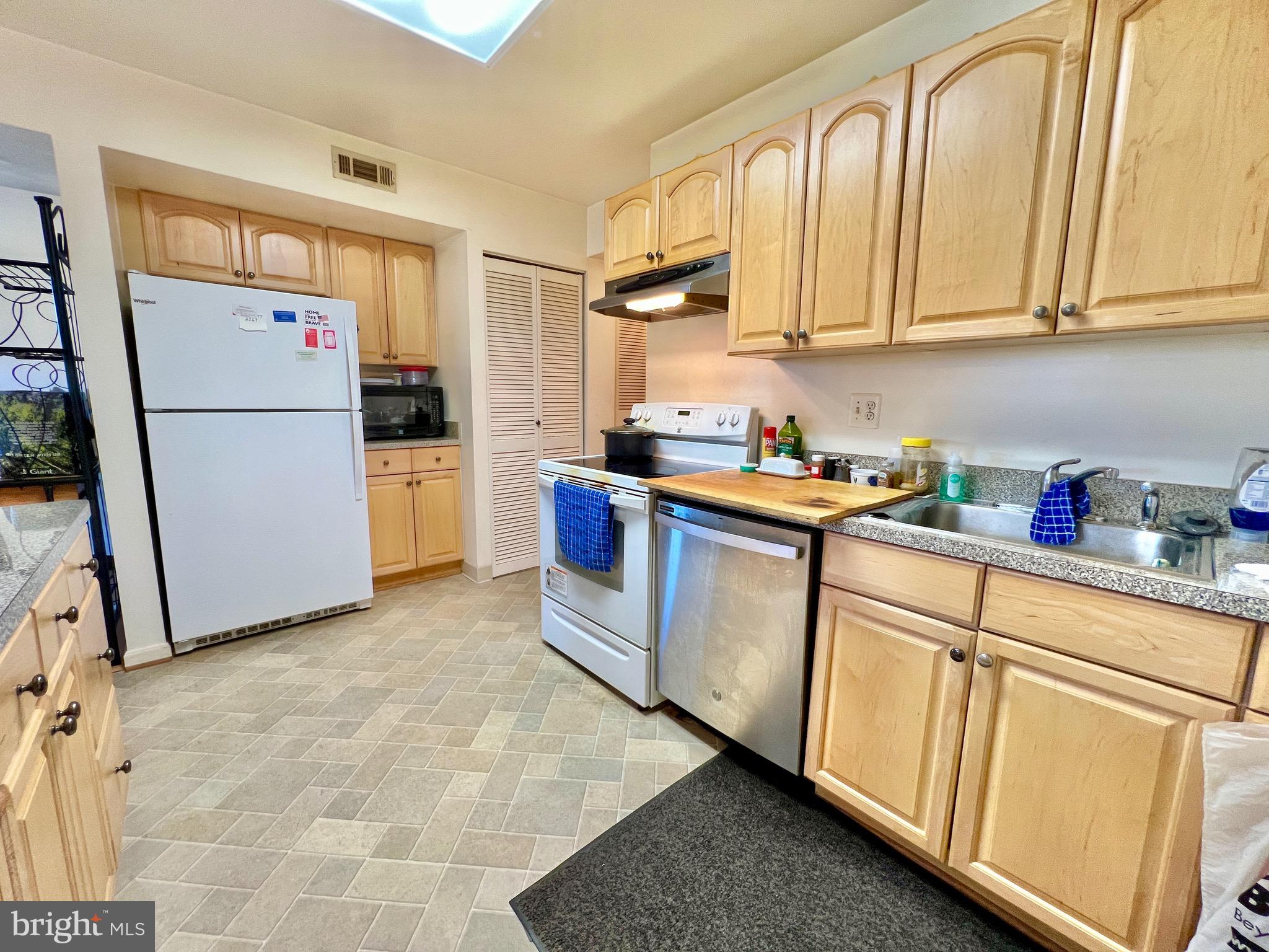 HAWTHORNE VILLAGE - Residential