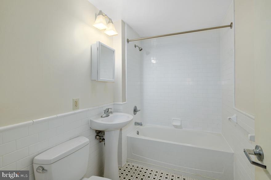 WASHINGTON SQ WEST - Residential Lease