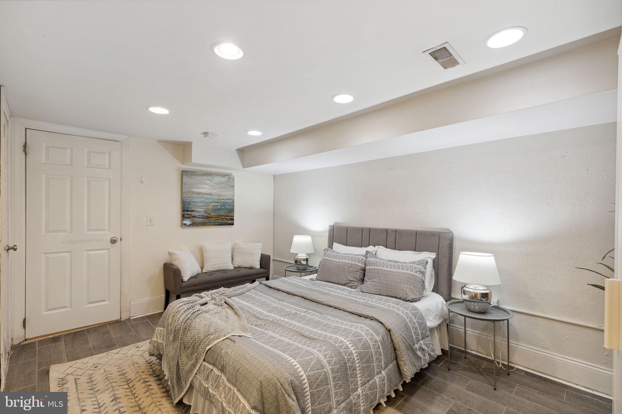 WASHINGTON SQ - Residential