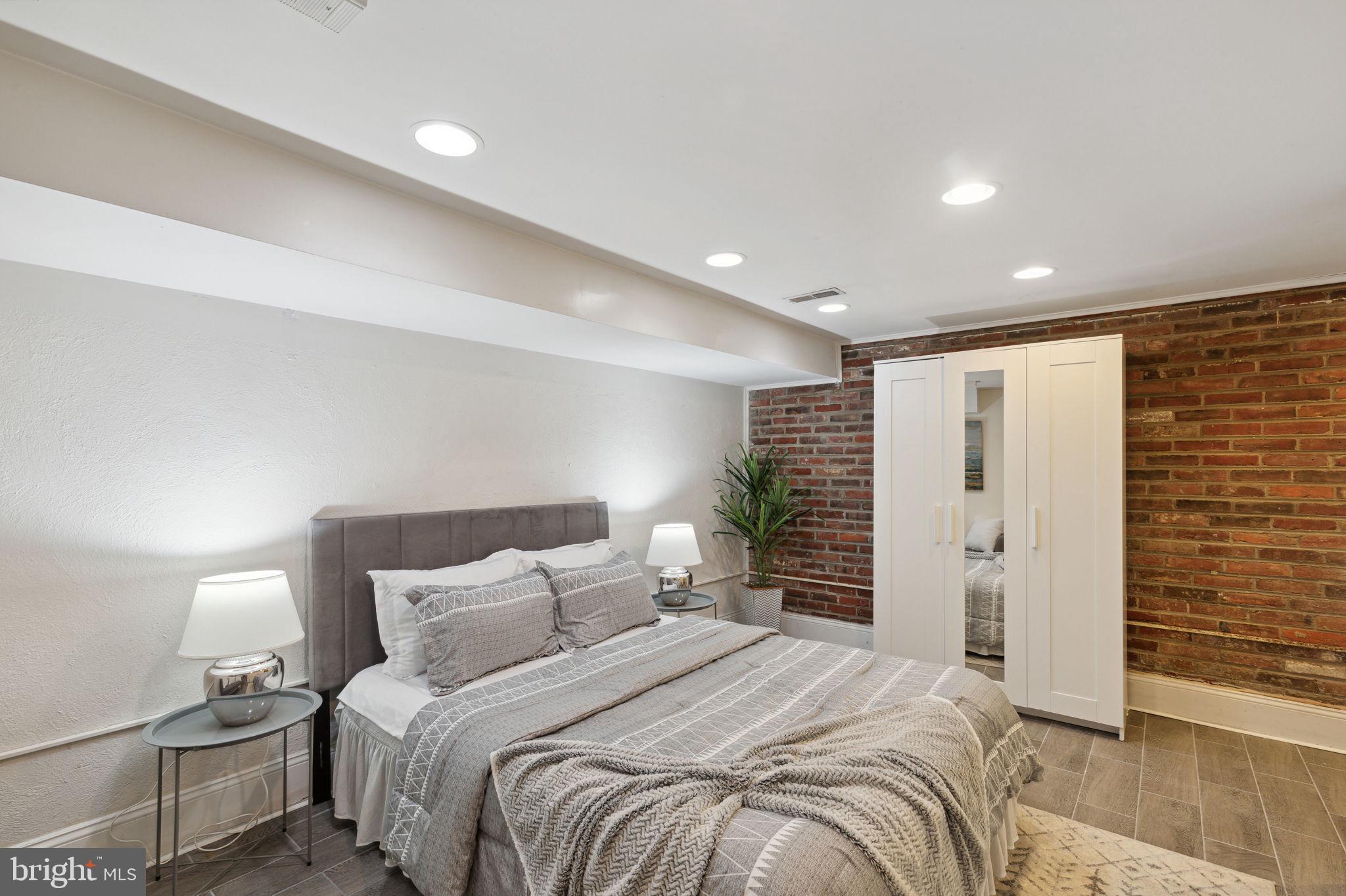 WASHINGTON SQ - Residential