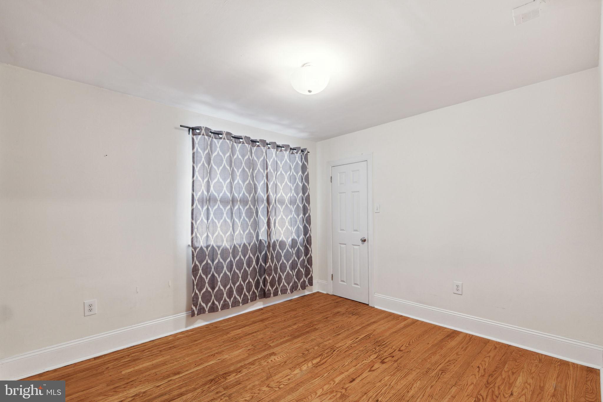 WASHINGTON SQ - Residential