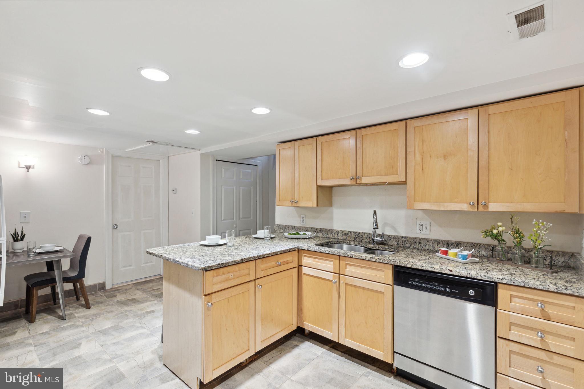 WASHINGTON SQ - Residential