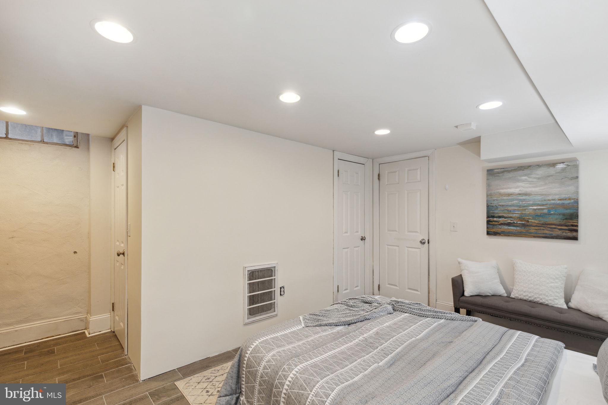 WASHINGTON SQ - Residential