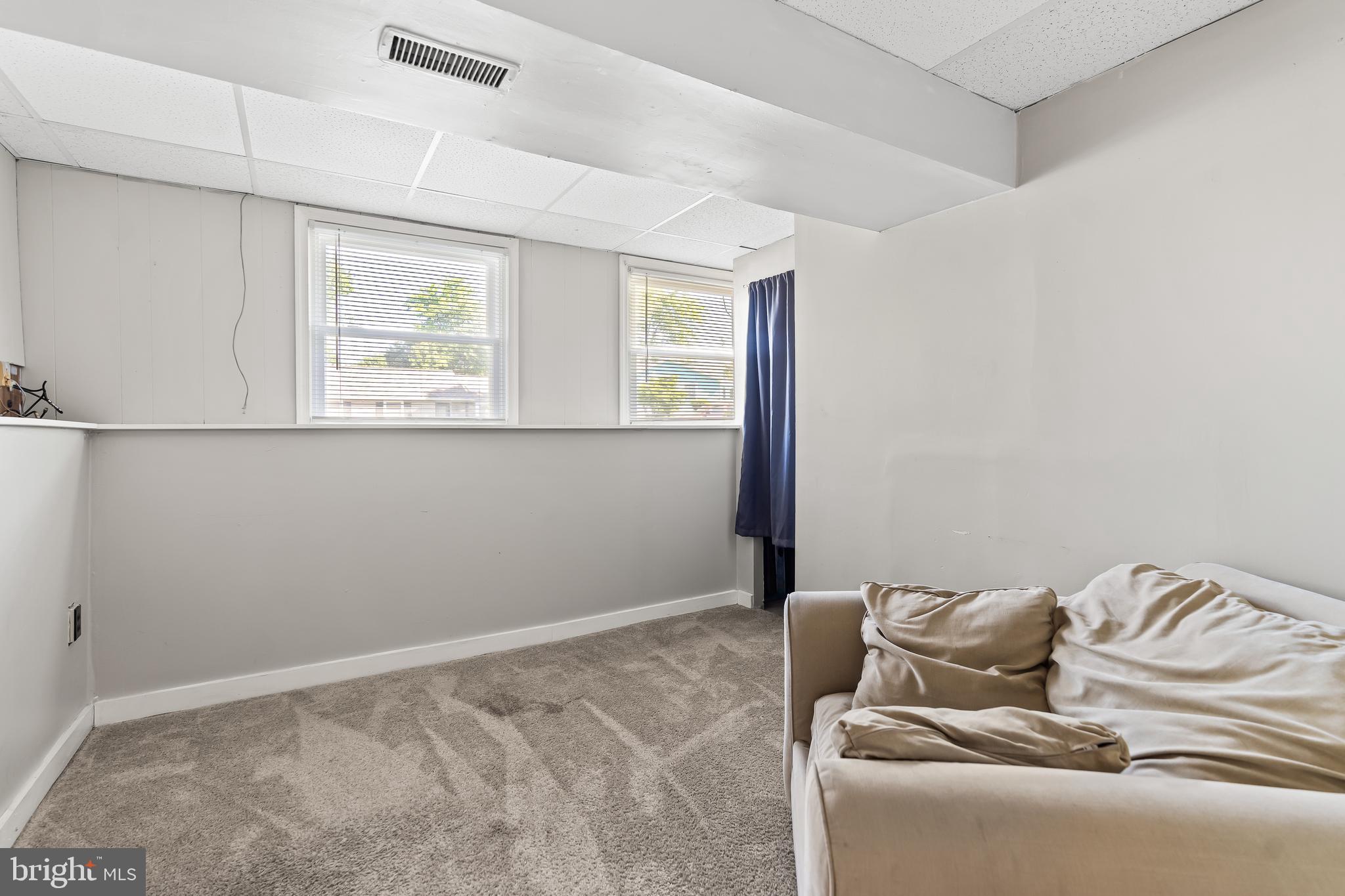 HILLCREST KNOLLS - Residential