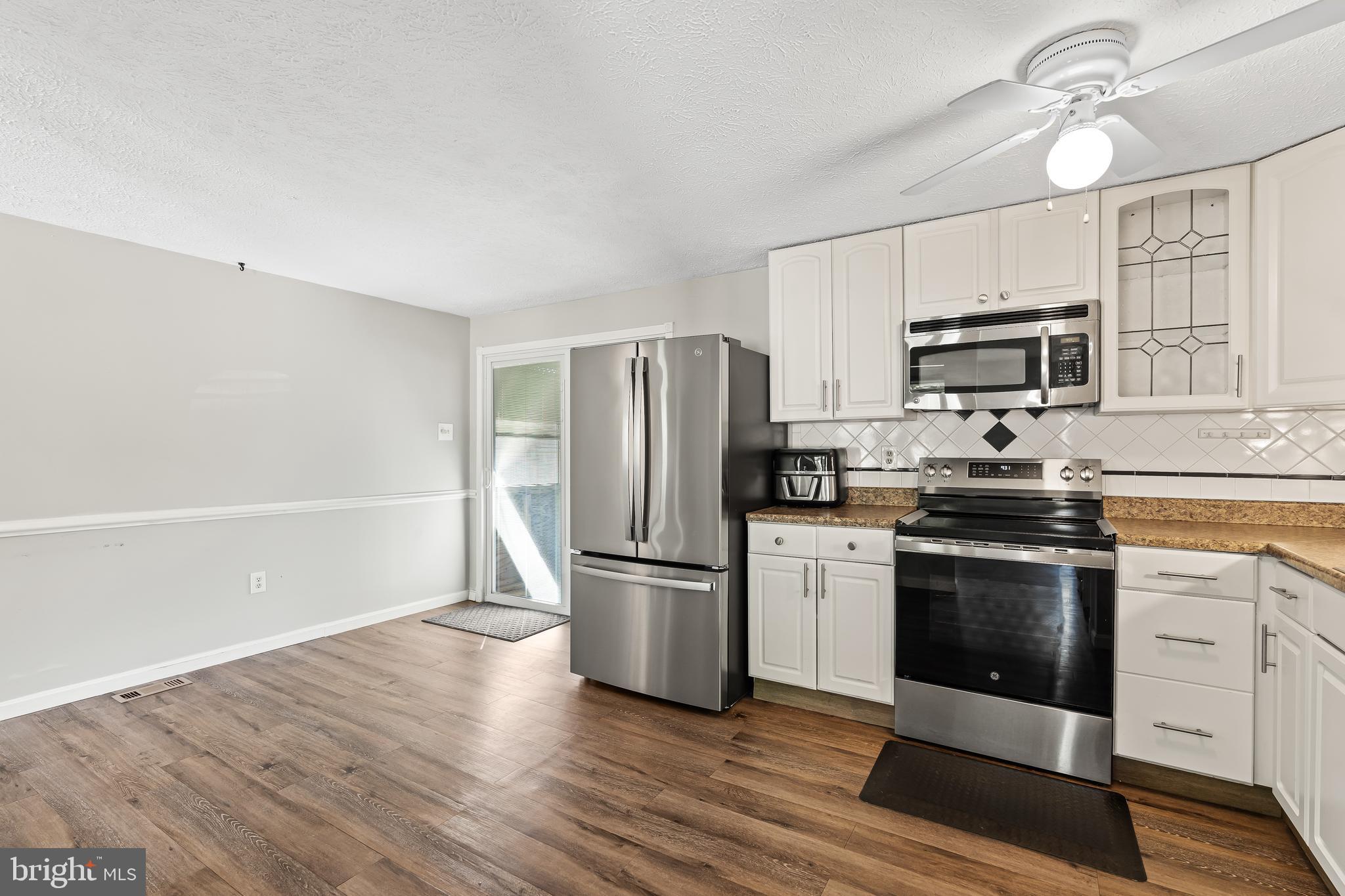 HILLCREST KNOLLS - Residential