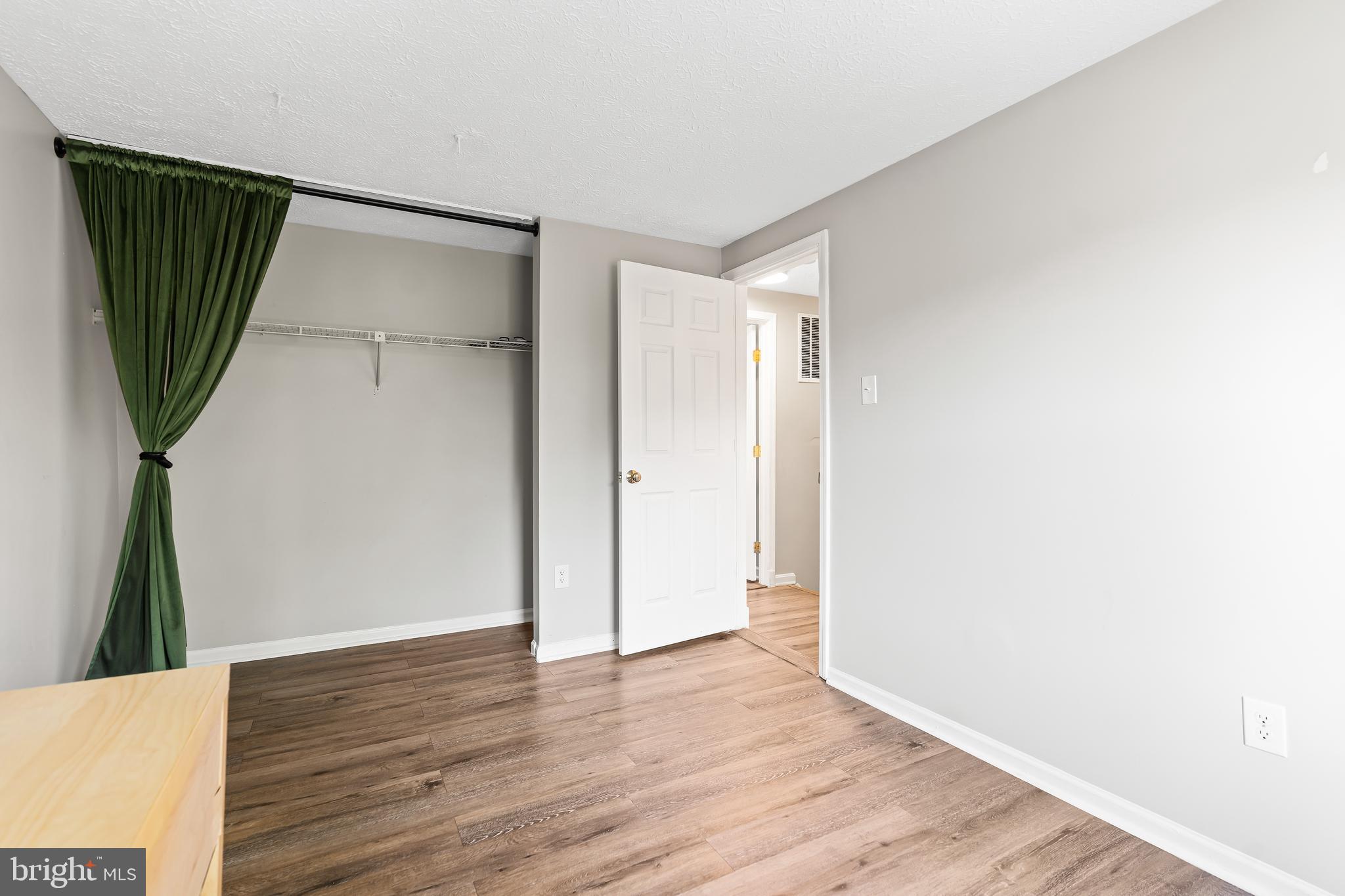 HILLCREST KNOLLS - Residential