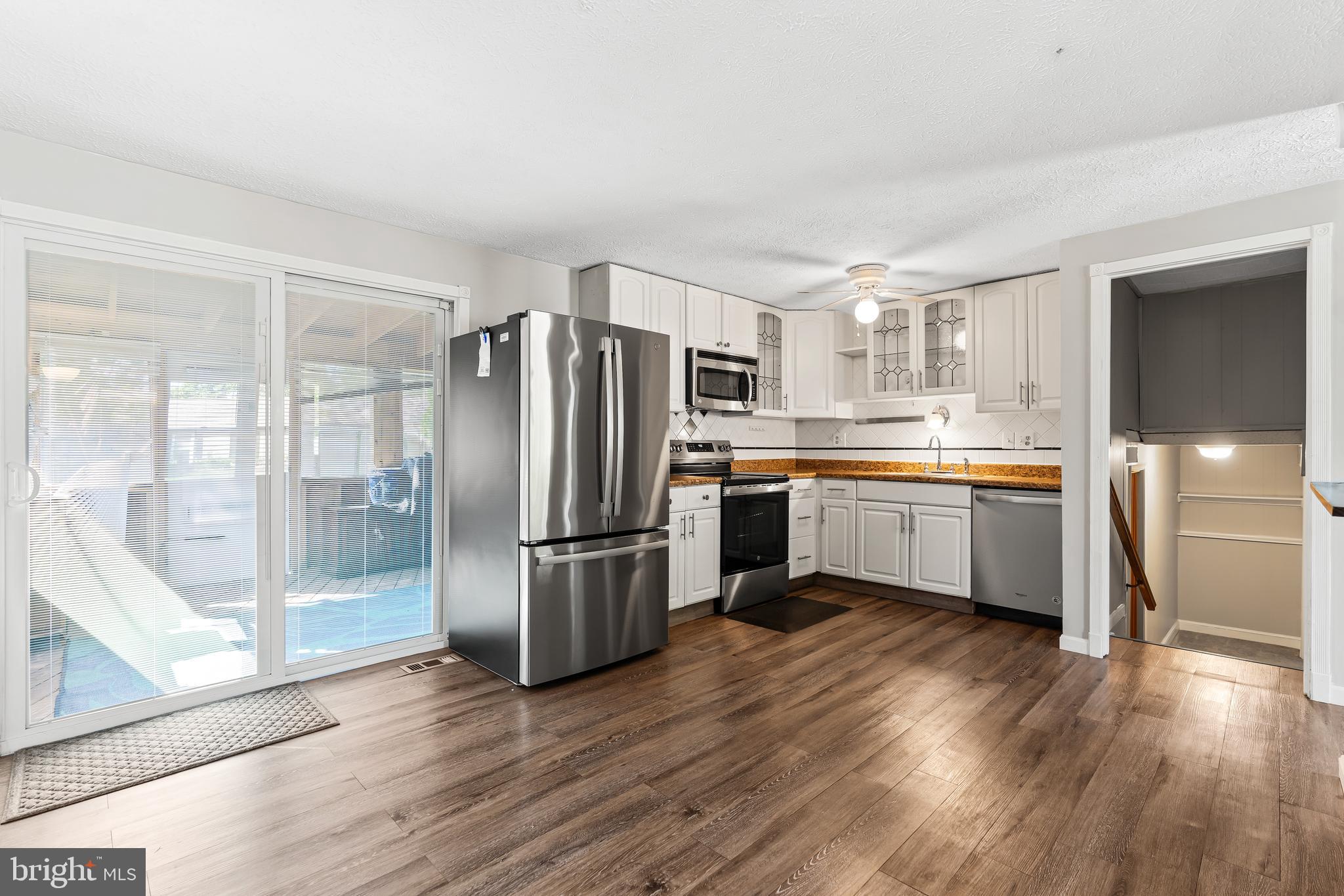 HILLCREST KNOLLS - Residential