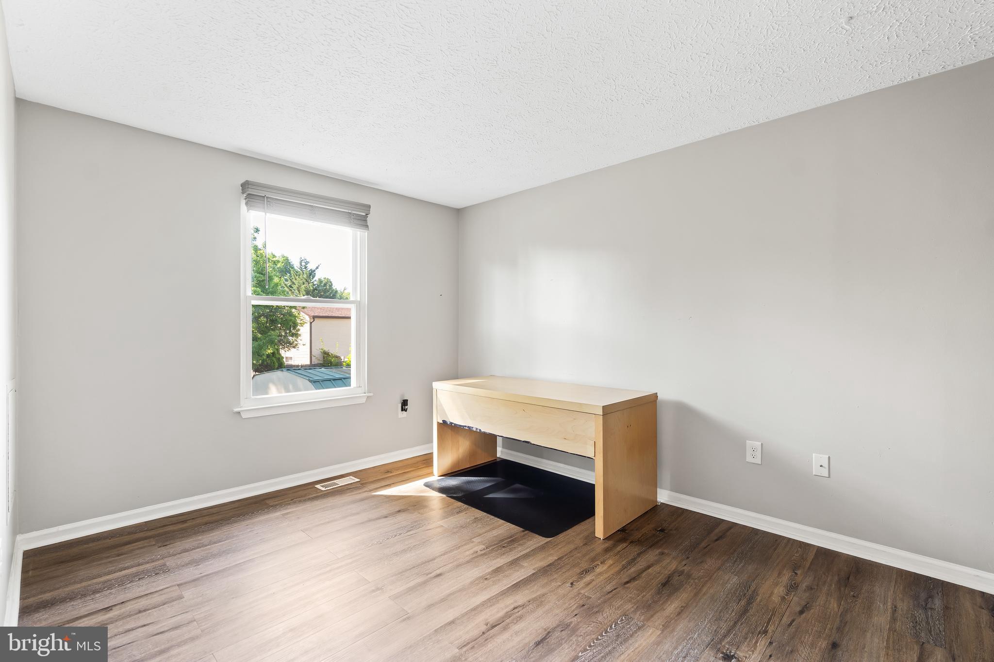 HILLCREST KNOLLS - Residential