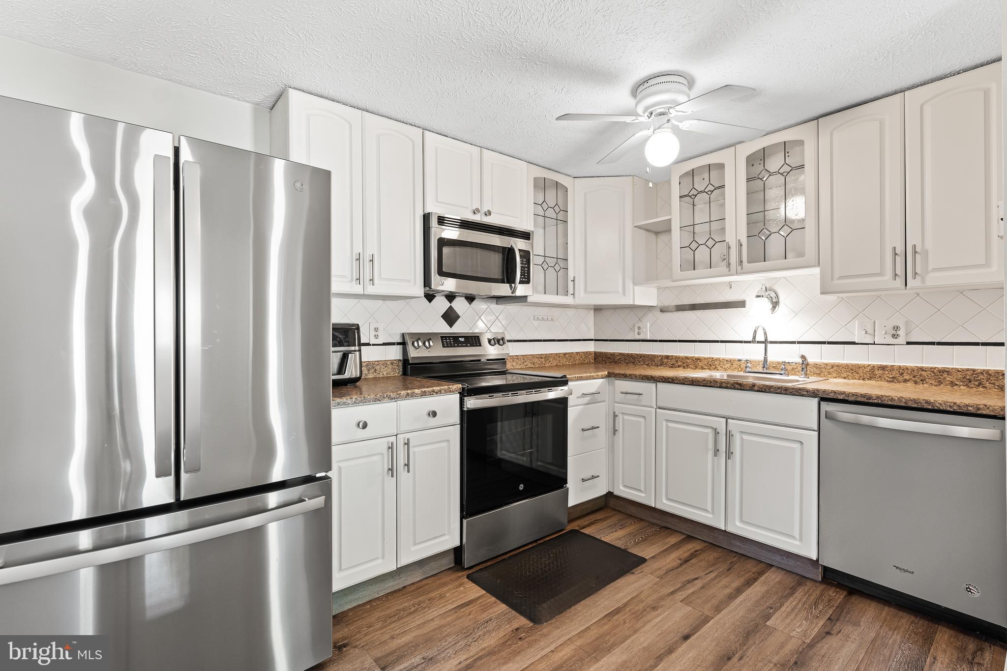 HILLCREST KNOLLS - Residential