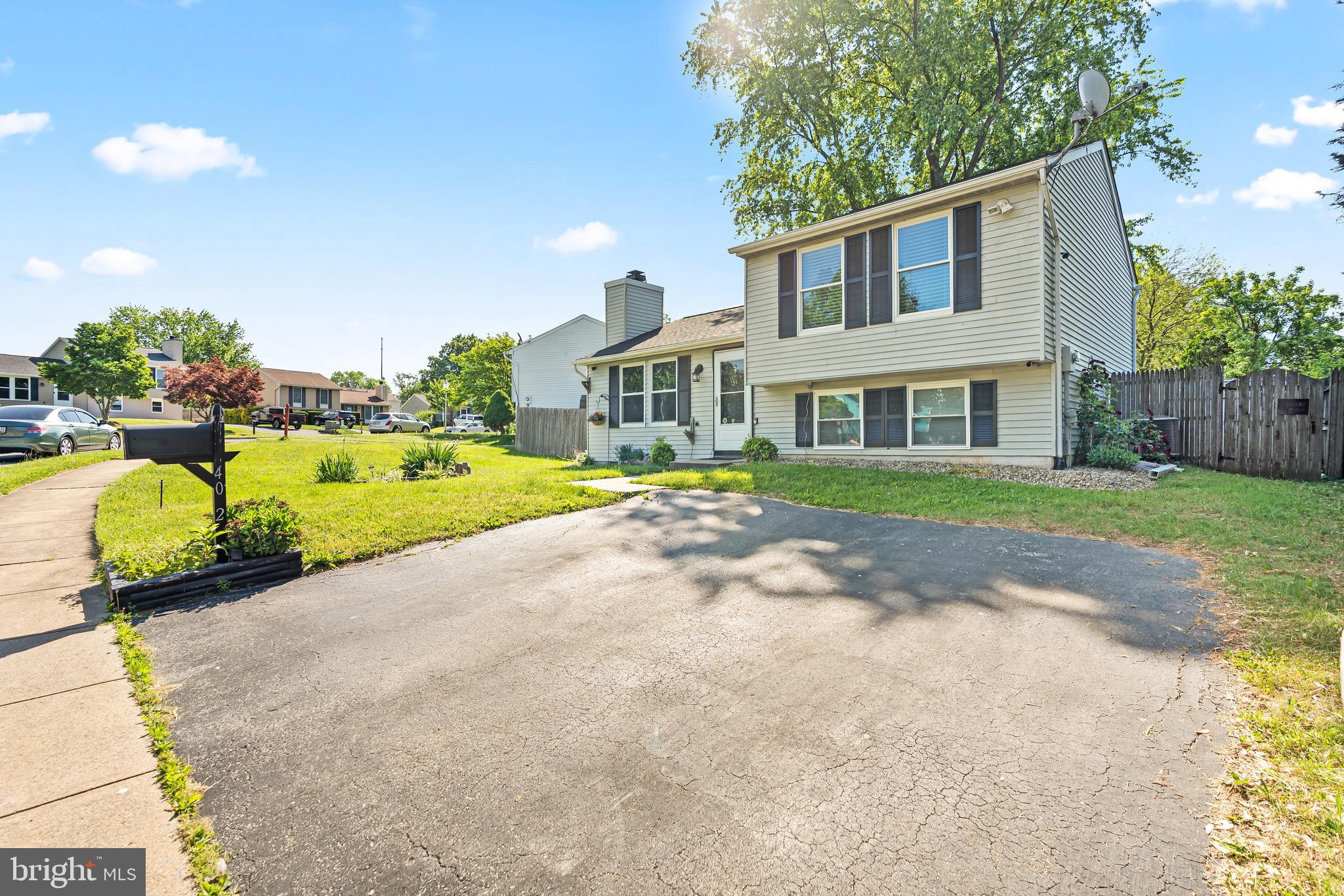 HILLCREST KNOLLS - Residential