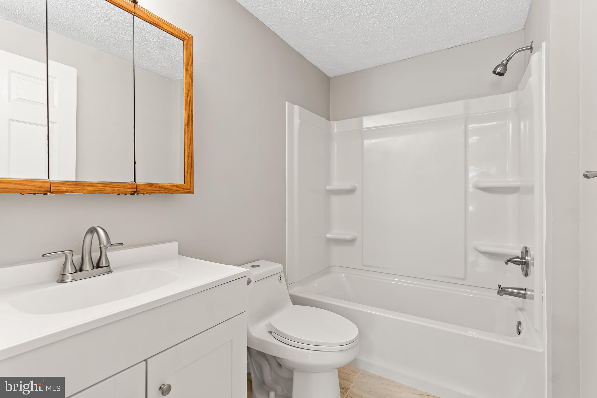 HILLCREST KNOLLS - Residential
