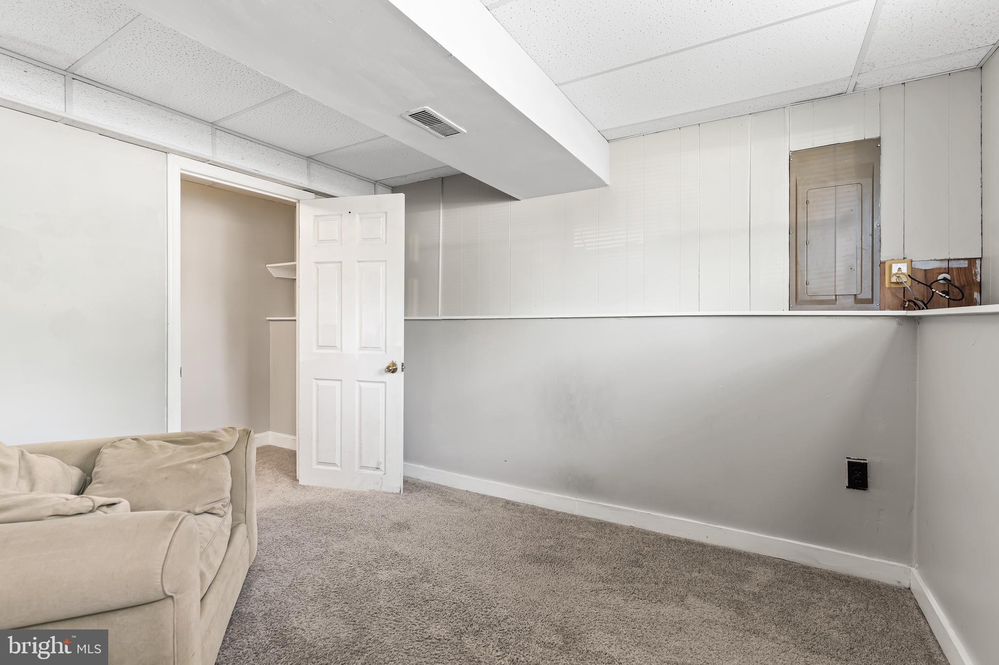 HILLCREST KNOLLS - Residential