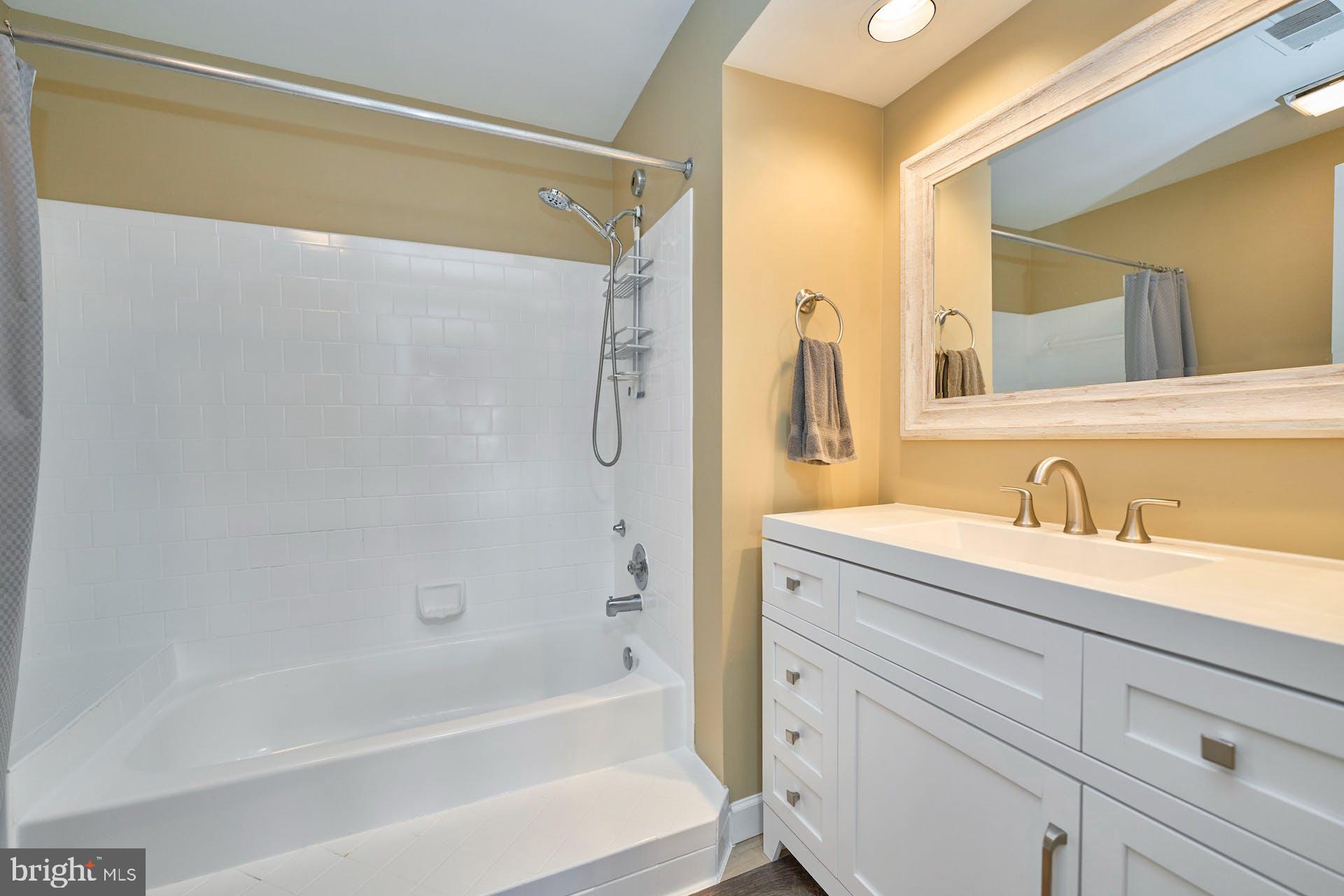 GRAYS POINTE - Residential