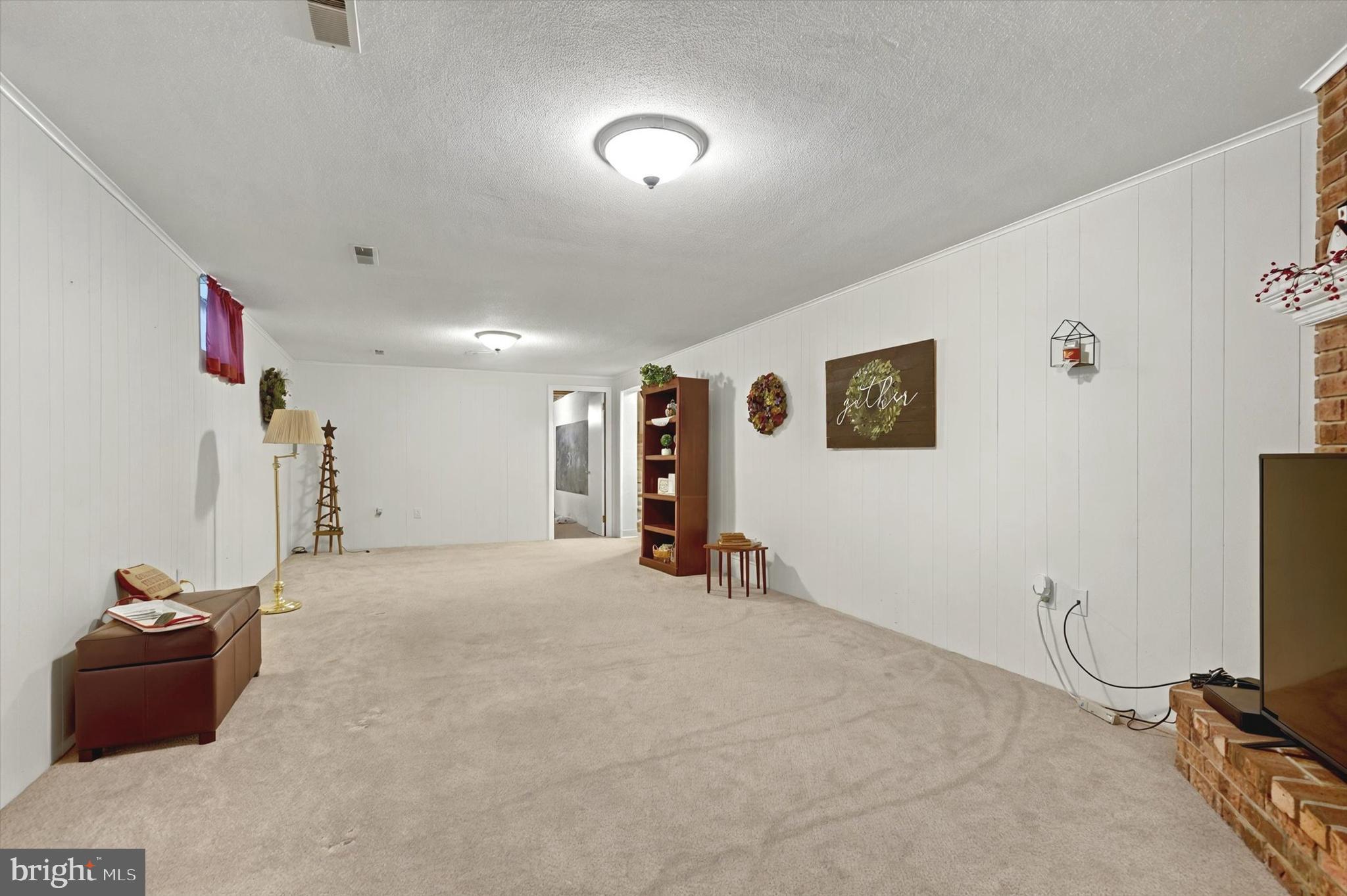 LEADER HEIGHTS - Residential