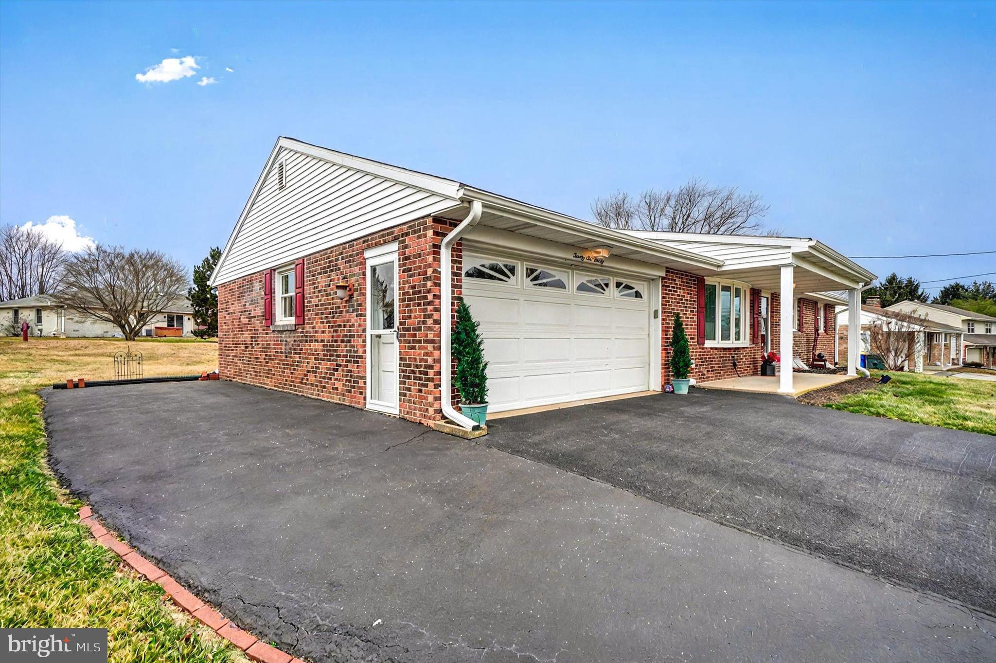 LEADER HEIGHTS - Residential