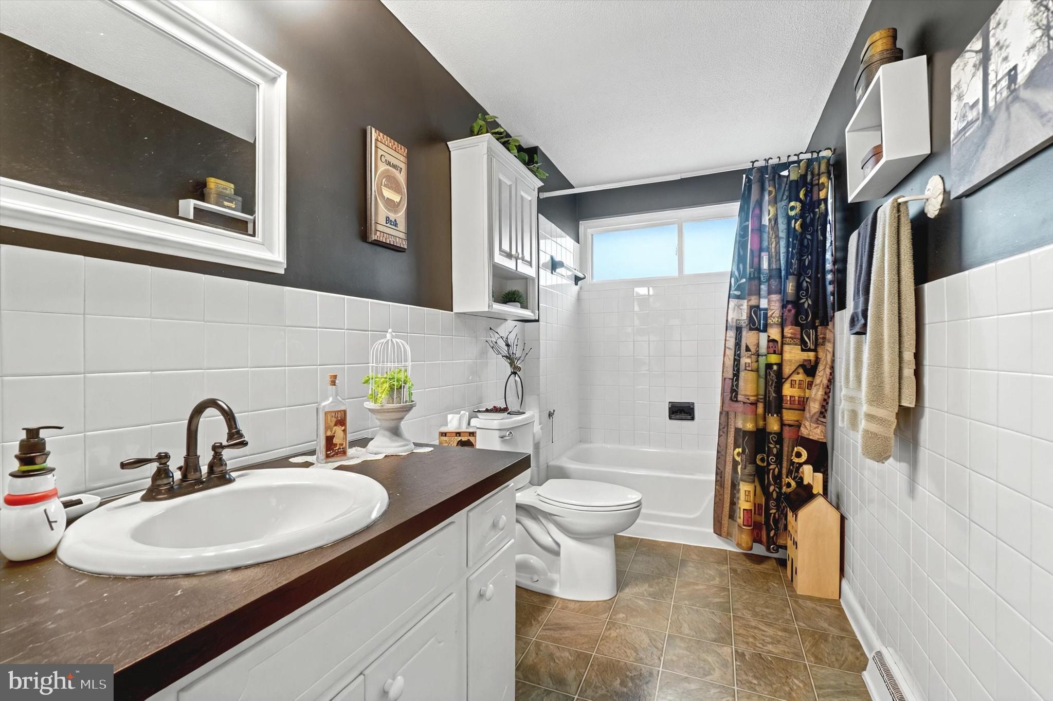 LEADER HEIGHTS - Residential