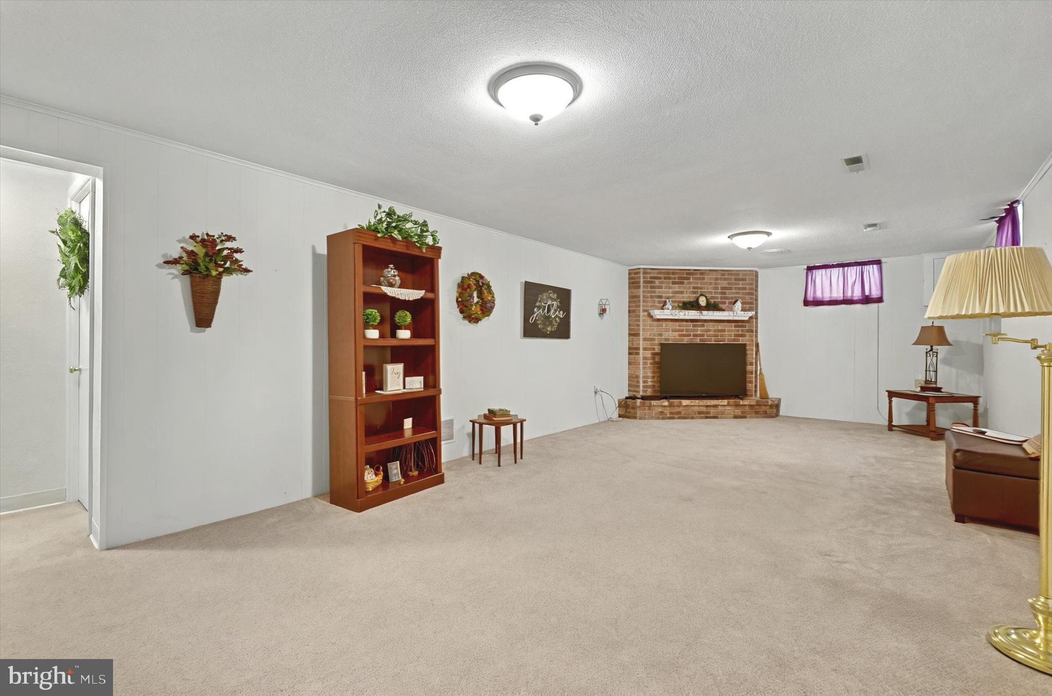 LEADER HEIGHTS - Residential