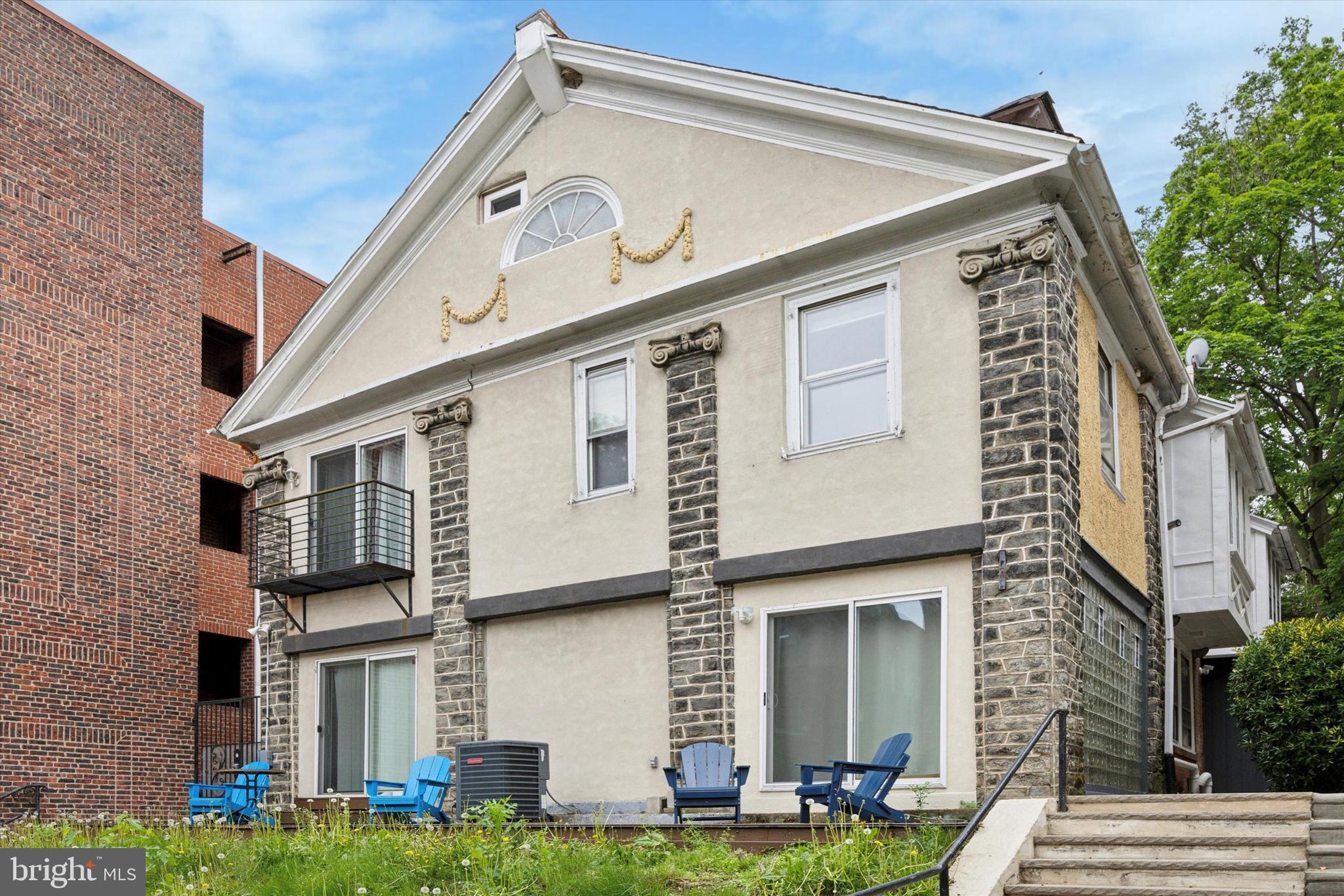 Fully renovated twin in Spruce Hill section of University City. The property has been leased over the past couple of years and is ideal for either an investor or owner-occupant. Property features new gourmet kitchen, hardwood and tile flooring, finished basement, 5 bedrooms, and 4 full baths.