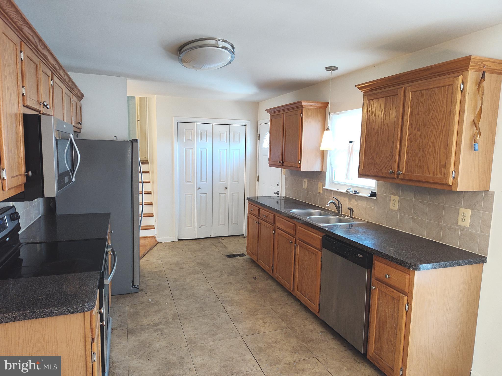 FOUNDERS WOODS - Residential