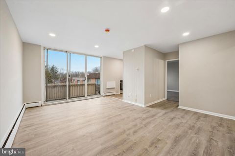 100 E GLENOLDEN AVENUE R-11 GLENOLDEN PA 19036