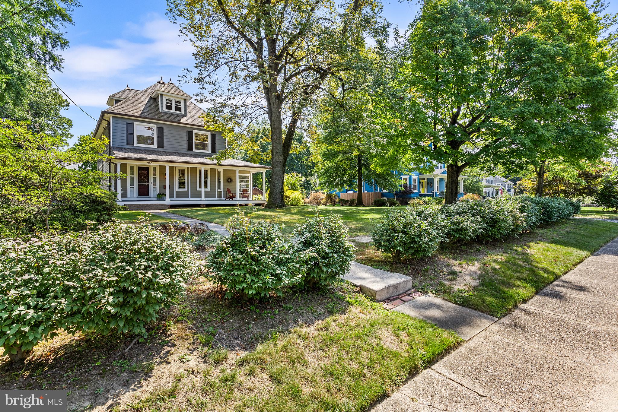 960 LAWRENCE