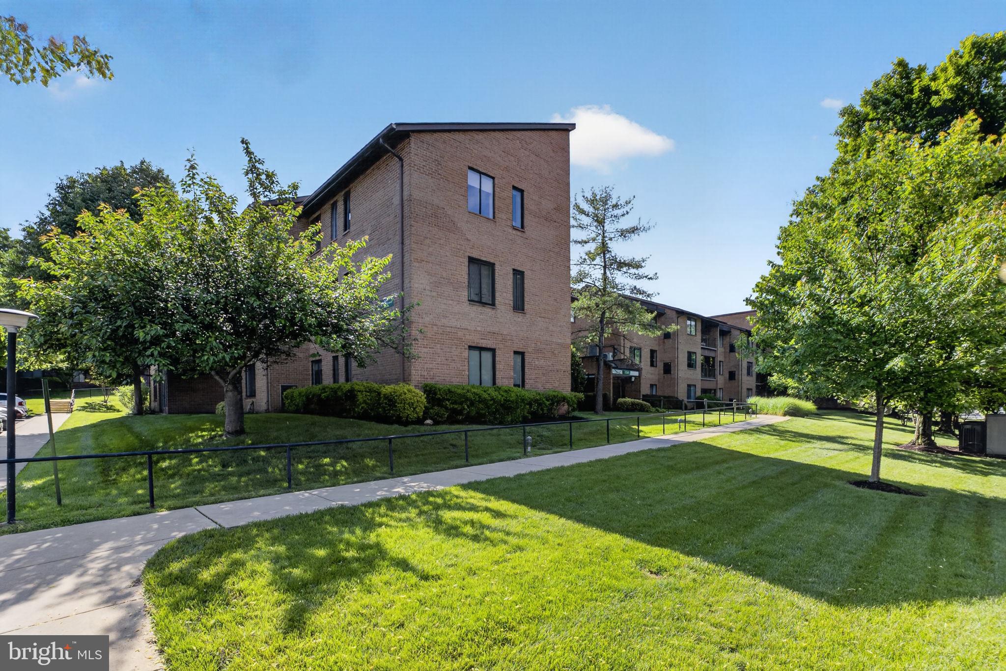 LEISURE WORLD - Residential