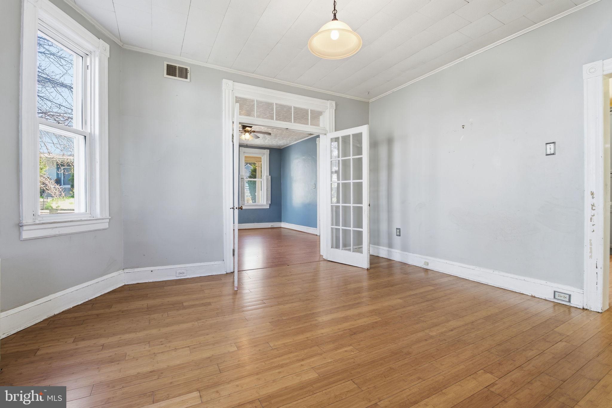 LAURAVILLE HISTORIC DISTRICT - Residential