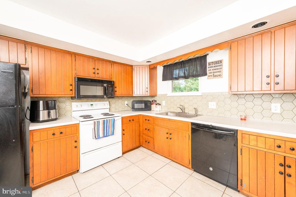 Photo of 149 Rembrandt Drive, LANCASTER, PA 17603 (MLS # PALA2075418)