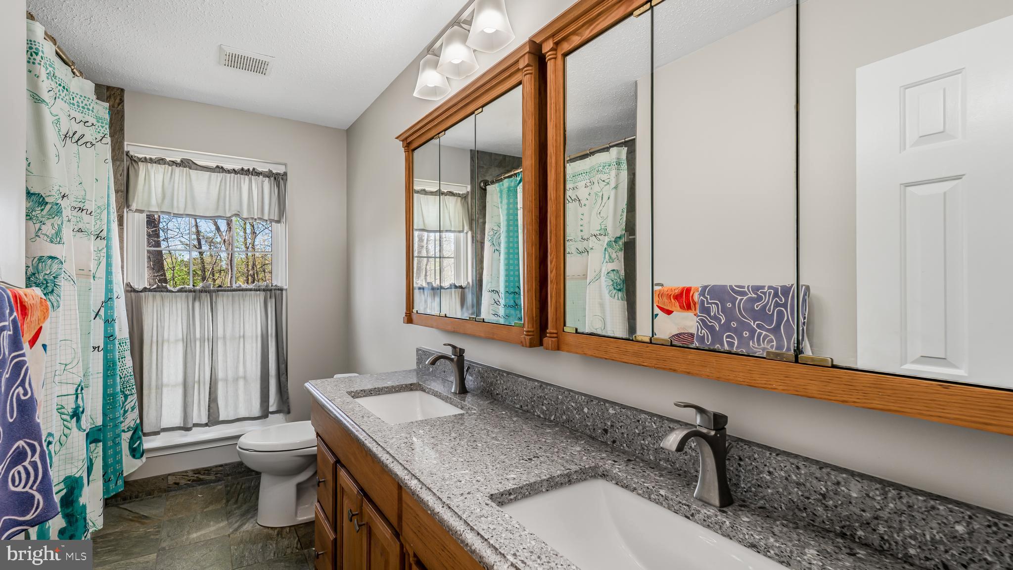 TWIN OAKS FARM - Residential