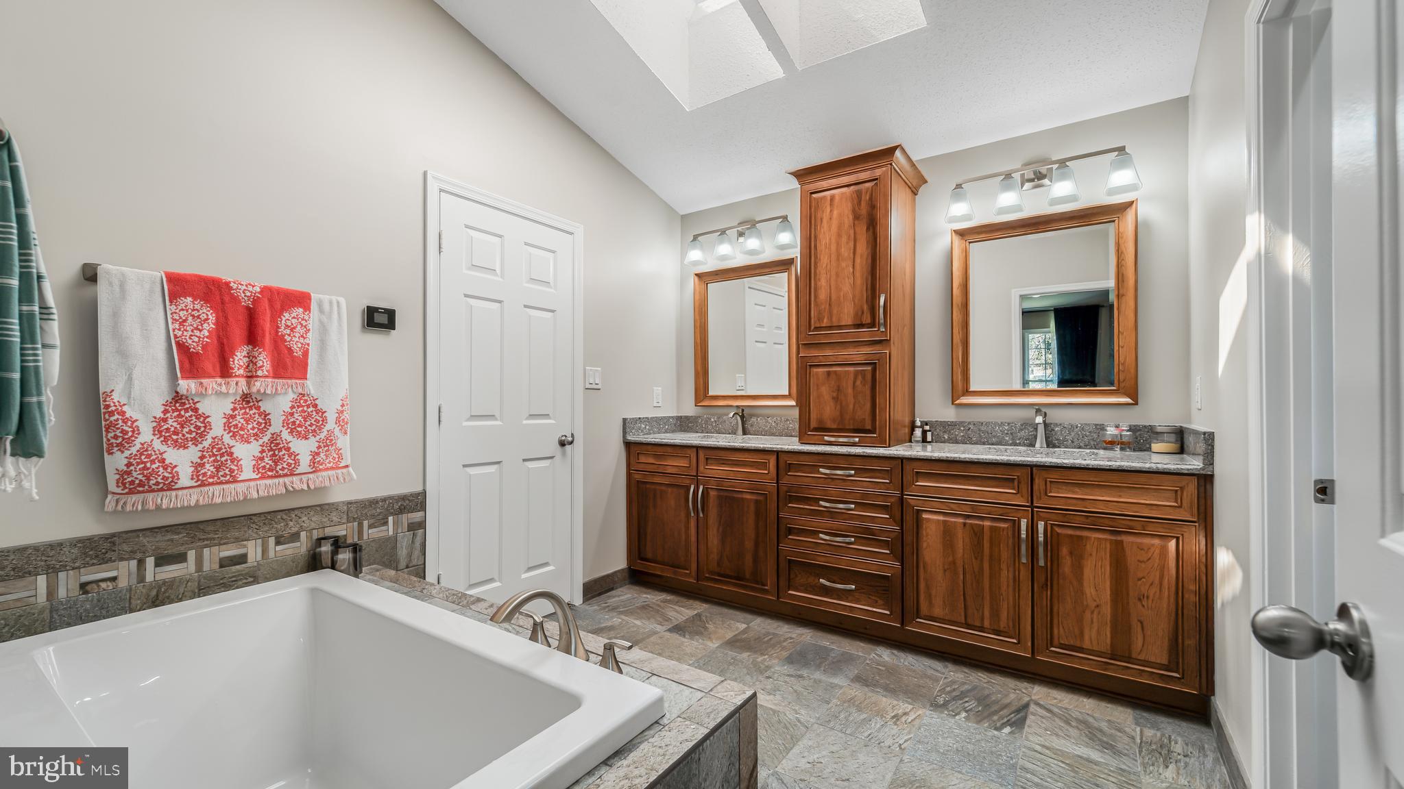 TWIN OAKS FARM - Residential