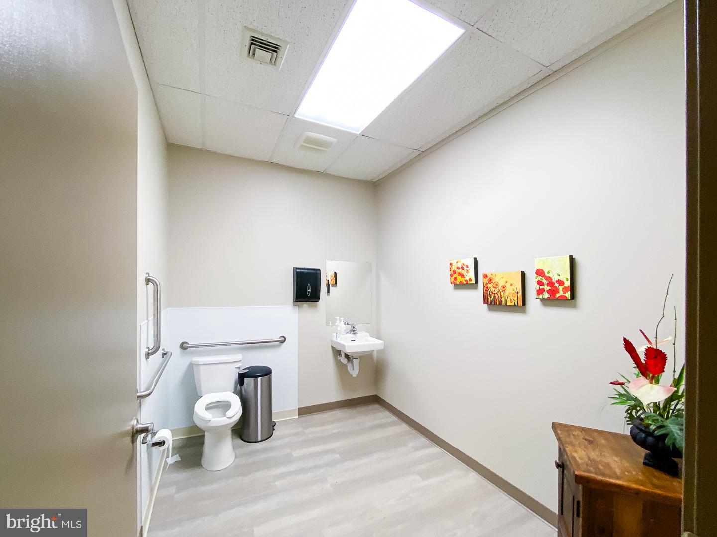 NORTHWEST BUSINESS PARK - Commercial Lease