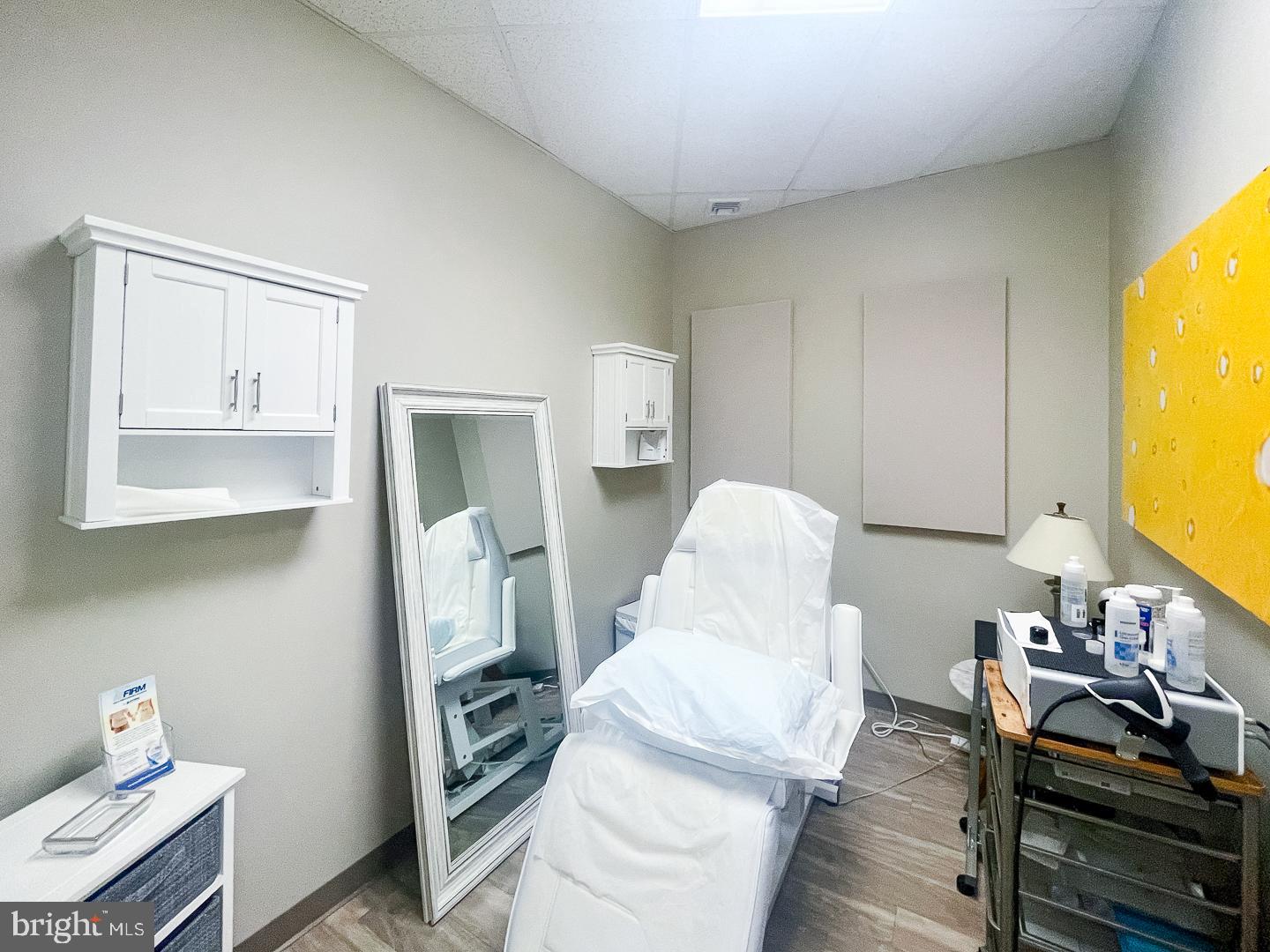 NORTHWEST BUSINESS PARK - Commercial Lease