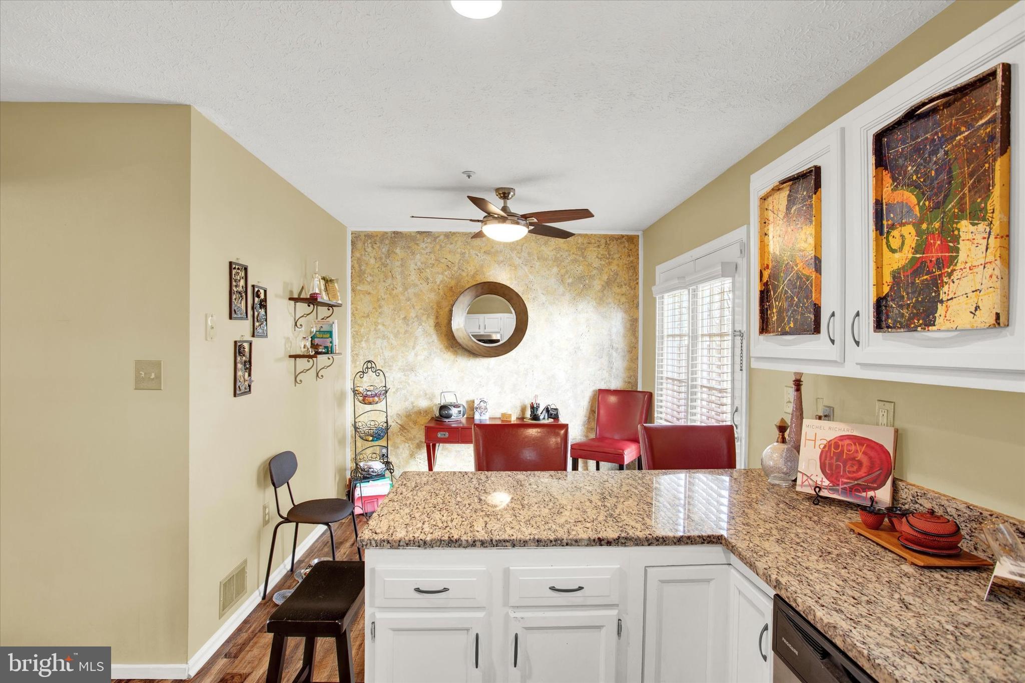 LAKE LARGO - Residential