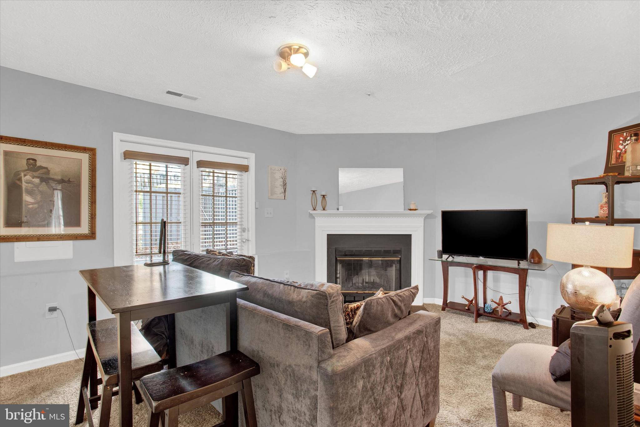 LAKE LARGO - Residential