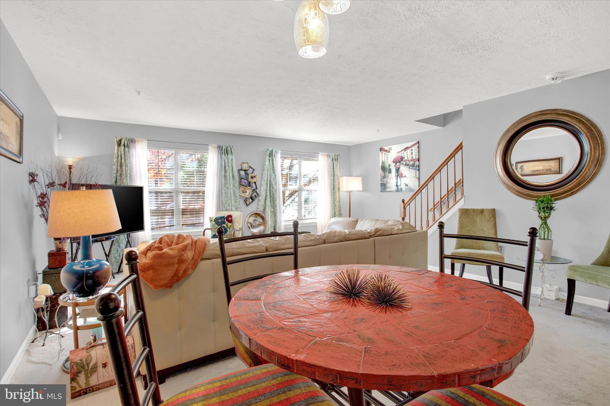 LAKE LARGO - Residential