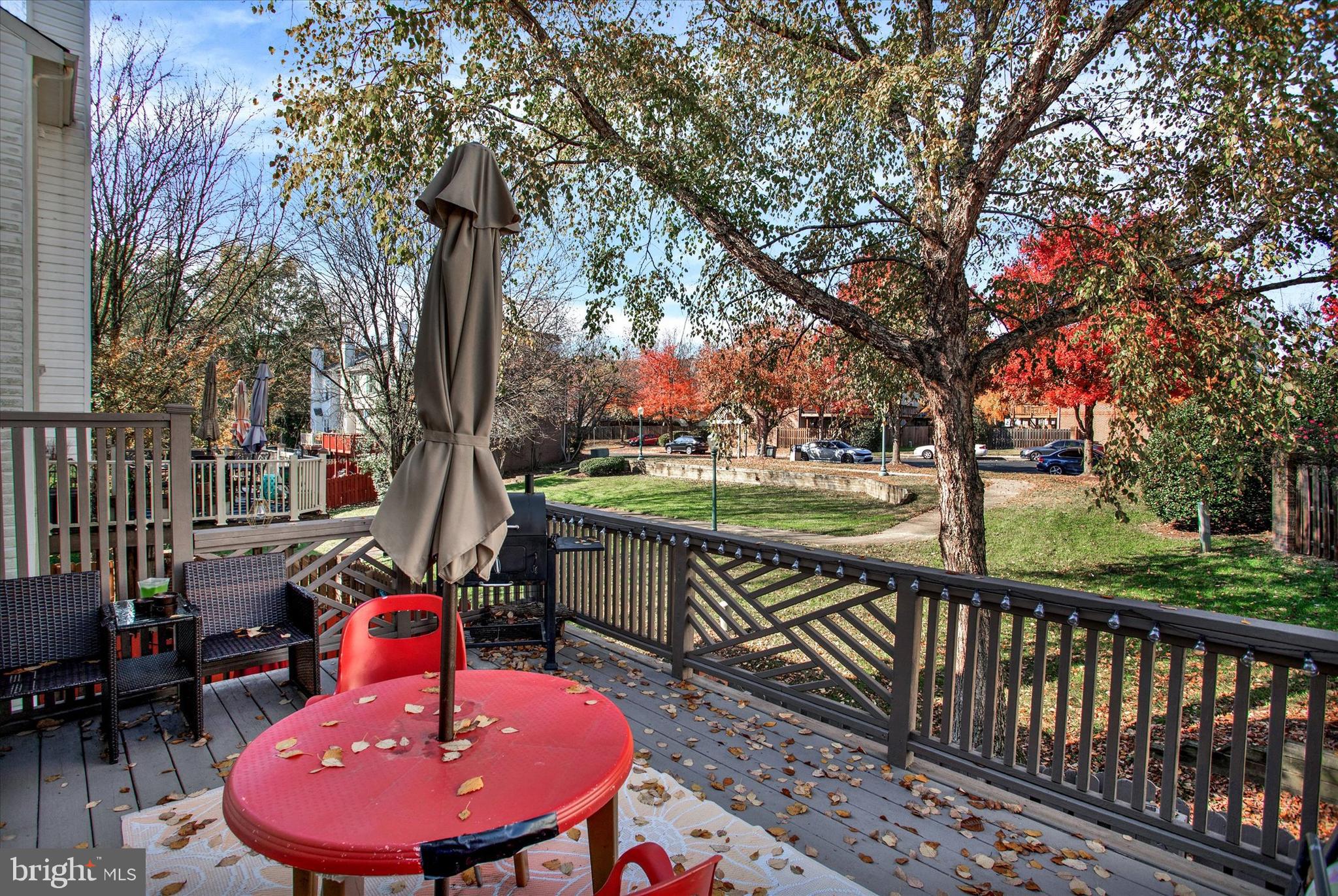 LAKE LARGO - Residential