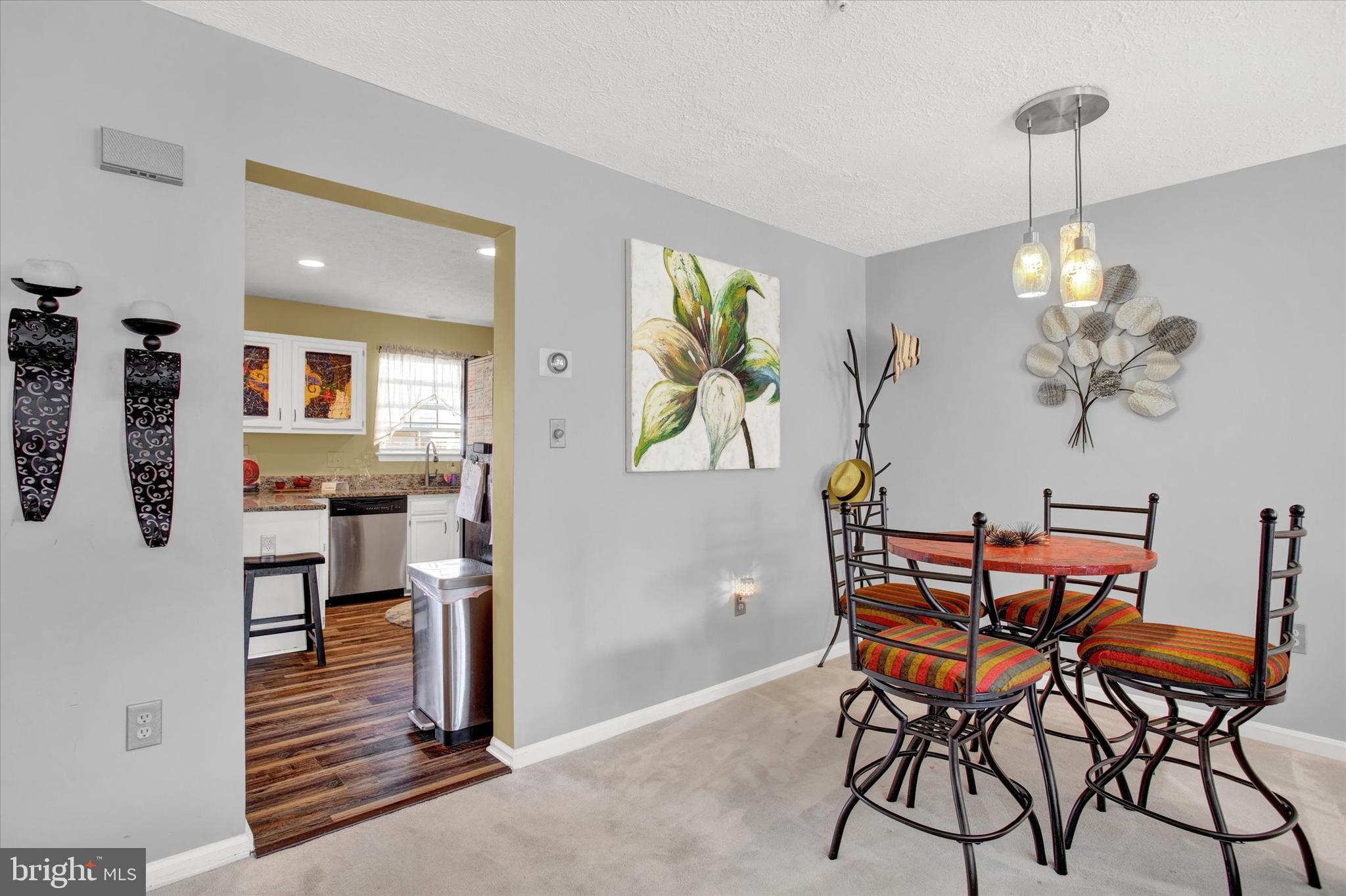 LAKE LARGO - Residential