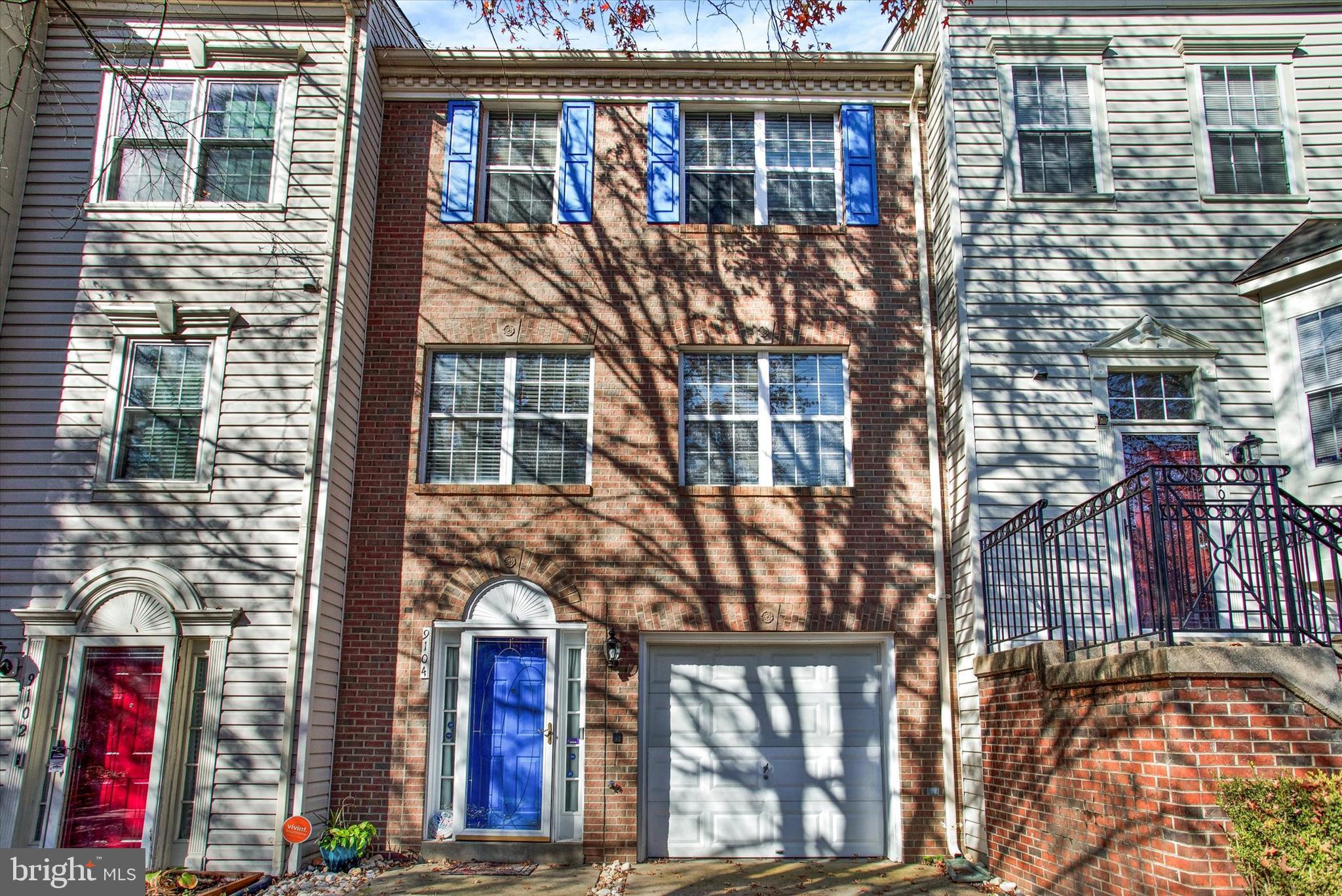 LAKE LARGO - Residential