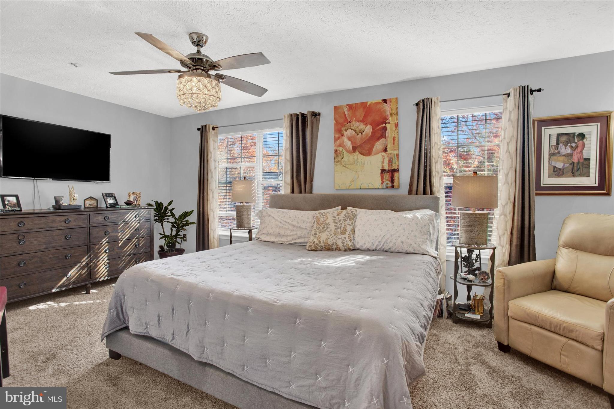 LAKE LARGO - Residential