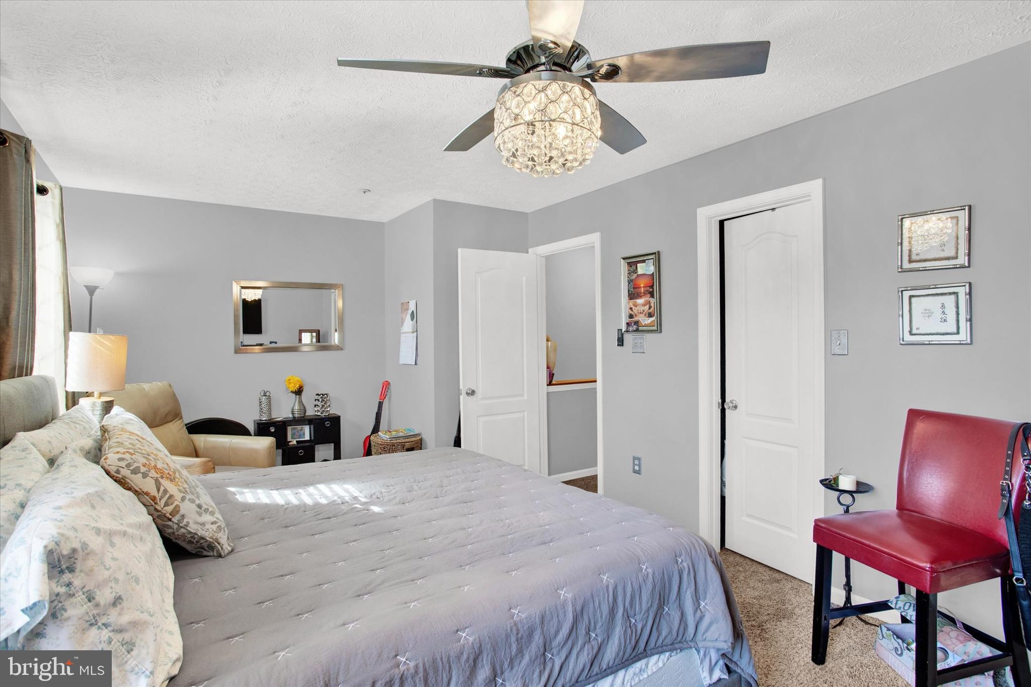 LAKE LARGO - Residential