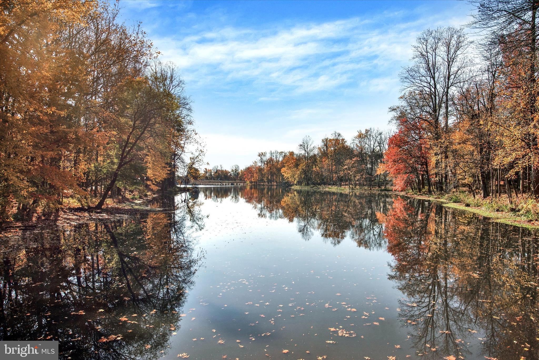 LAKE LARGO - Residential