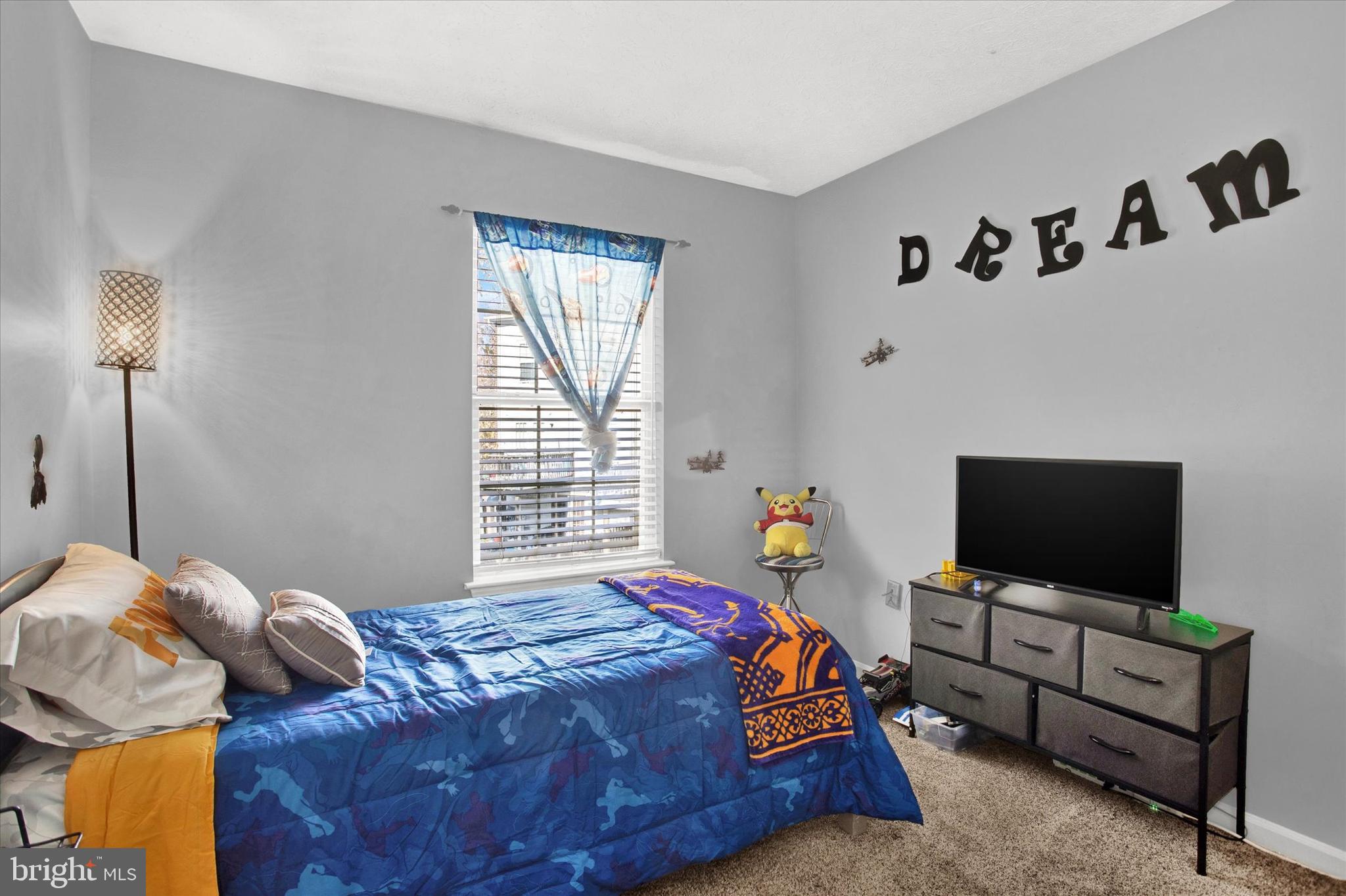 LAKE LARGO - Residential