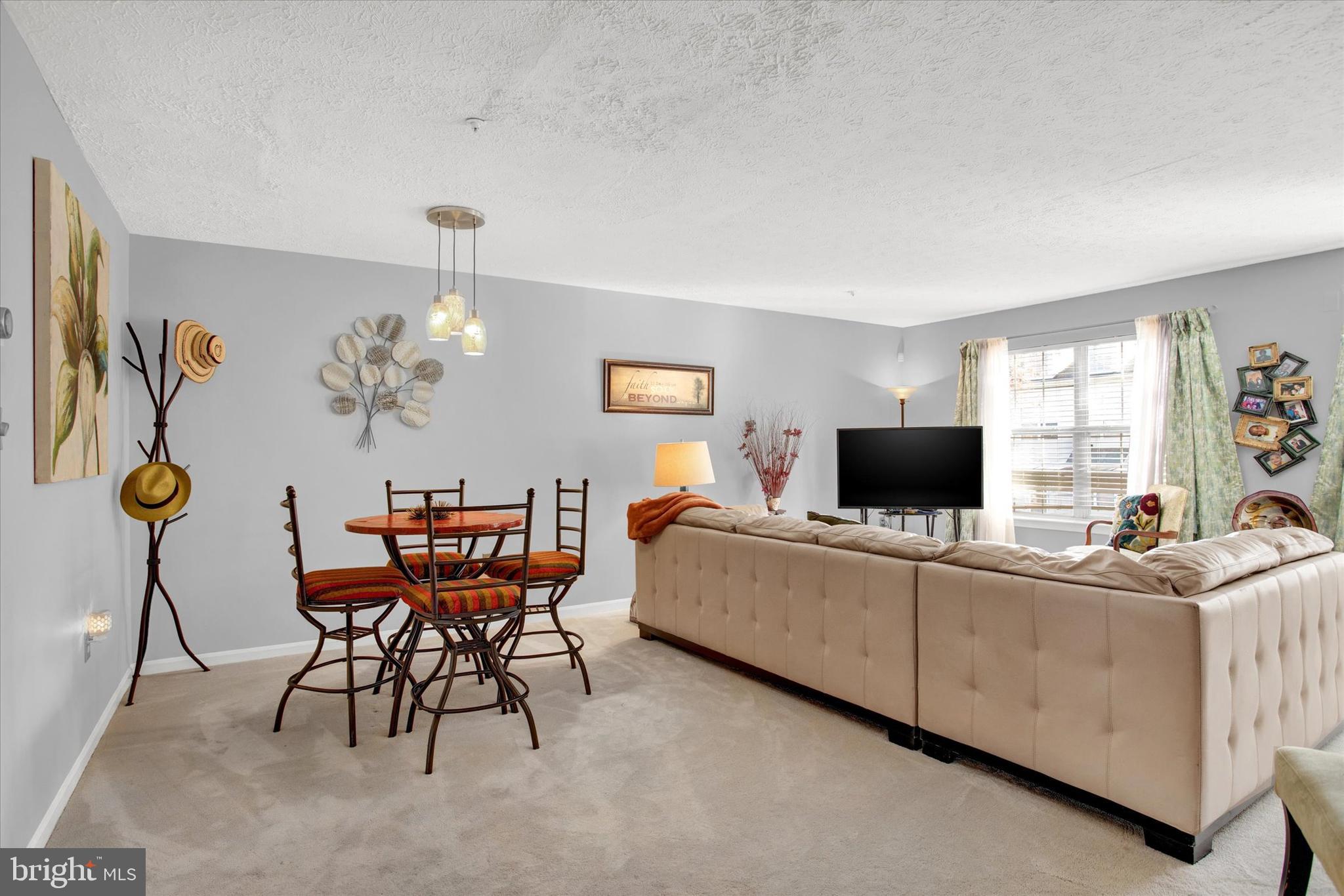 LAKE LARGO - Residential