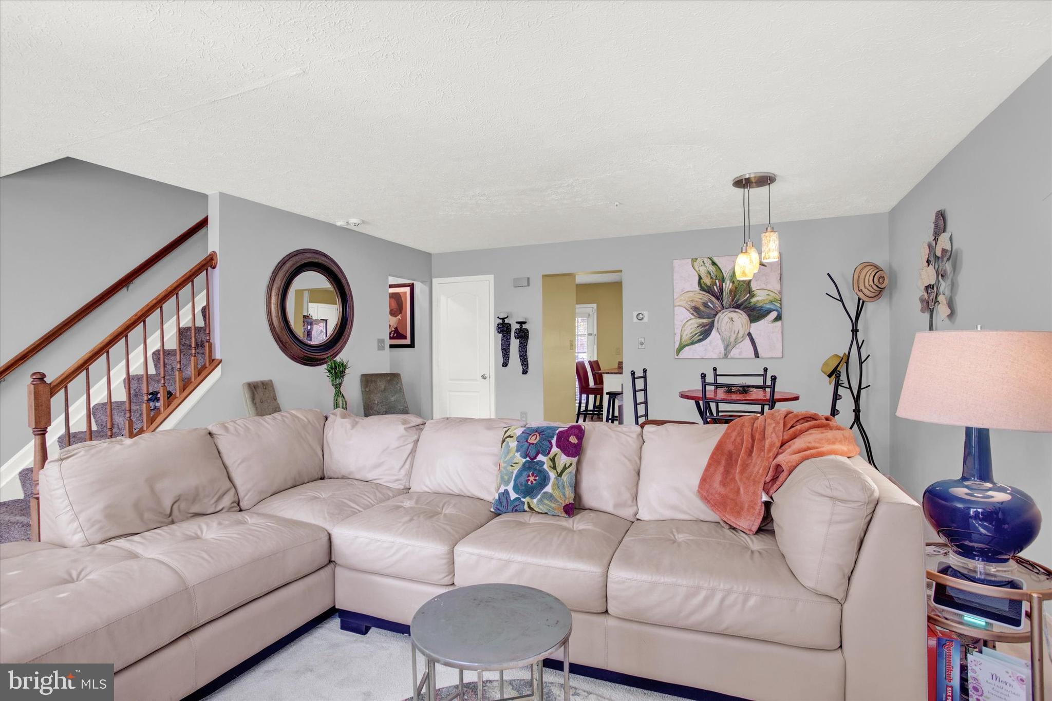 LAKE LARGO - Residential