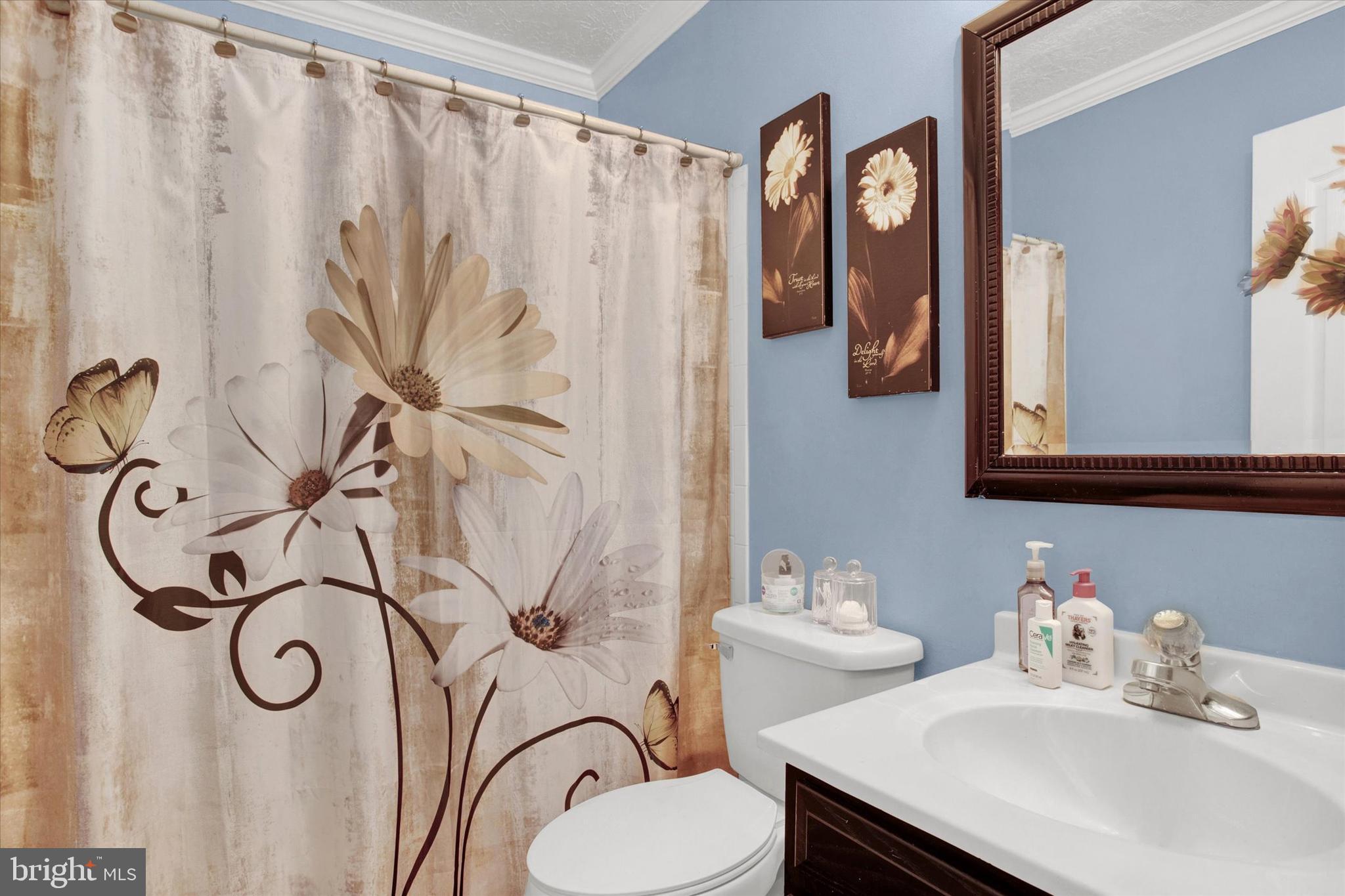 LAKE LARGO - Residential