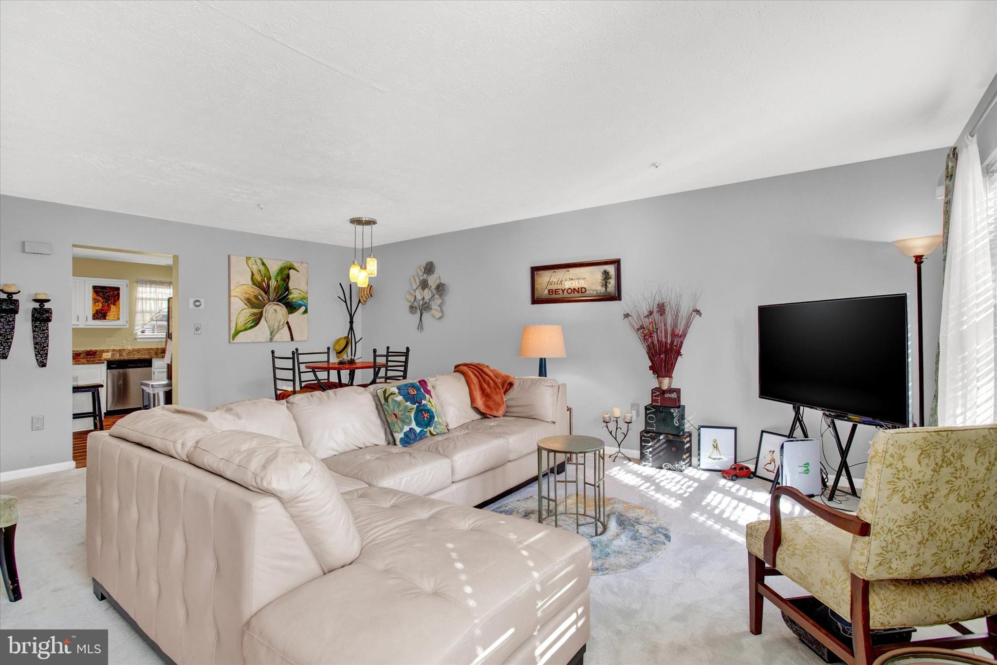 LAKE LARGO - Residential