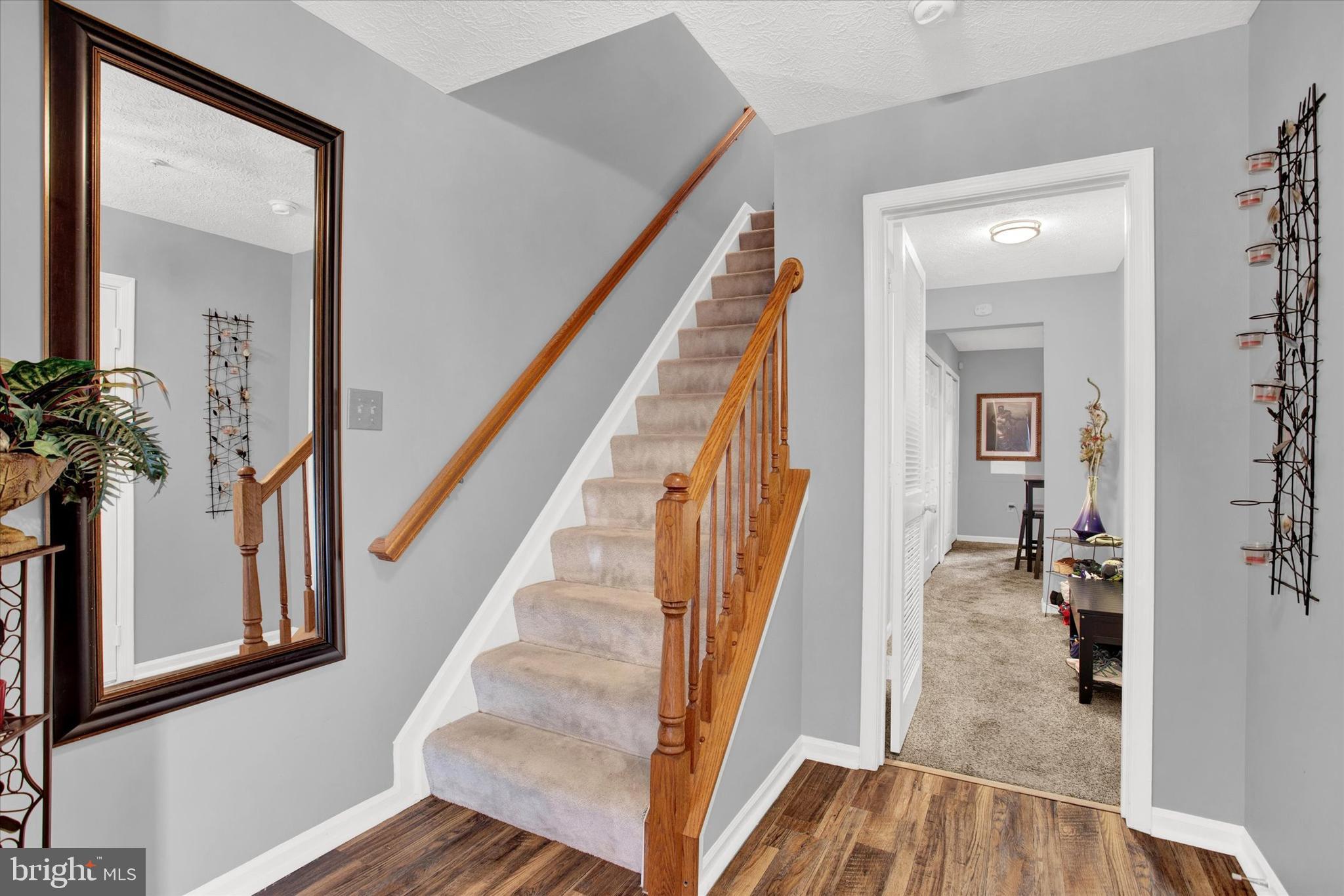 LAKE LARGO - Residential